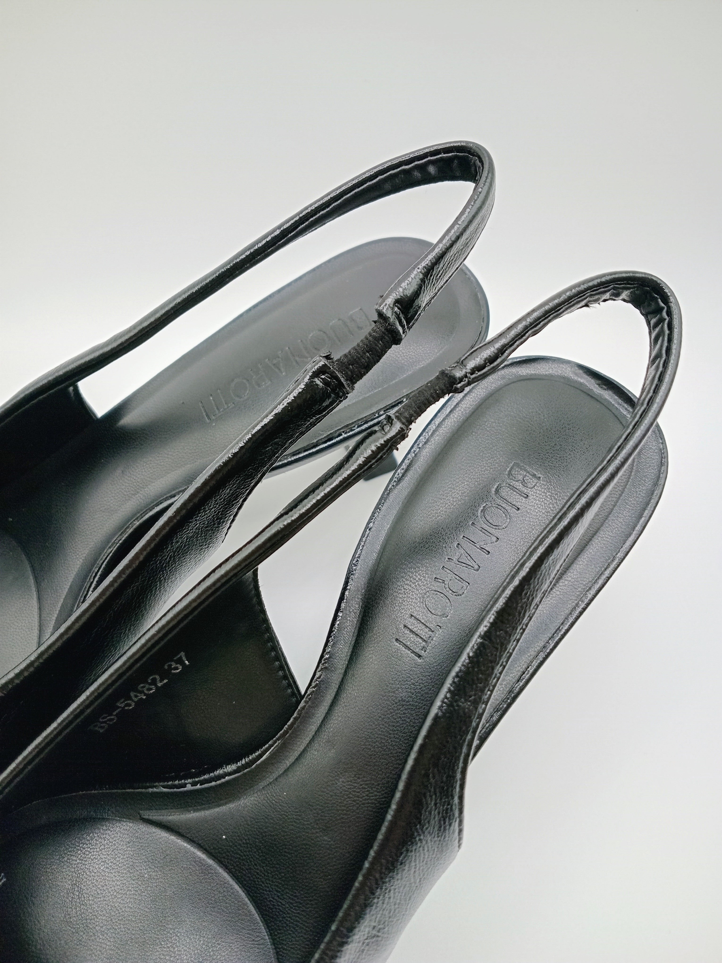 SABRINA SALTO MULLET BUONAROTTI PRETO BICUDO SCARPIN