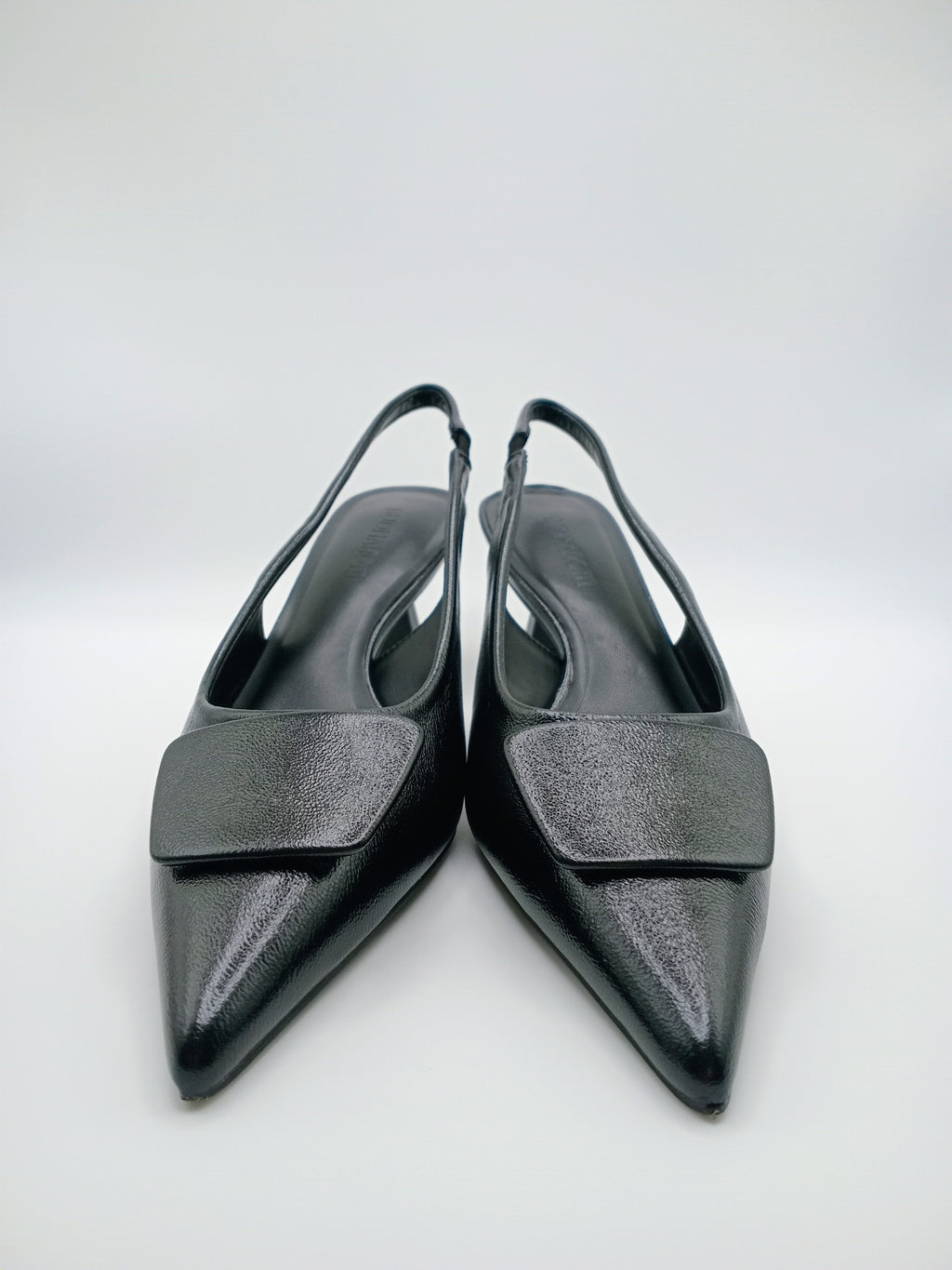 Sapatos de Salto Médio Slingback Buonarotti Mulher; Pumps Pretos de Bico Fino com Tira de Calcanhar; Calçado Elegante para o Dia a Dia e Escritório
