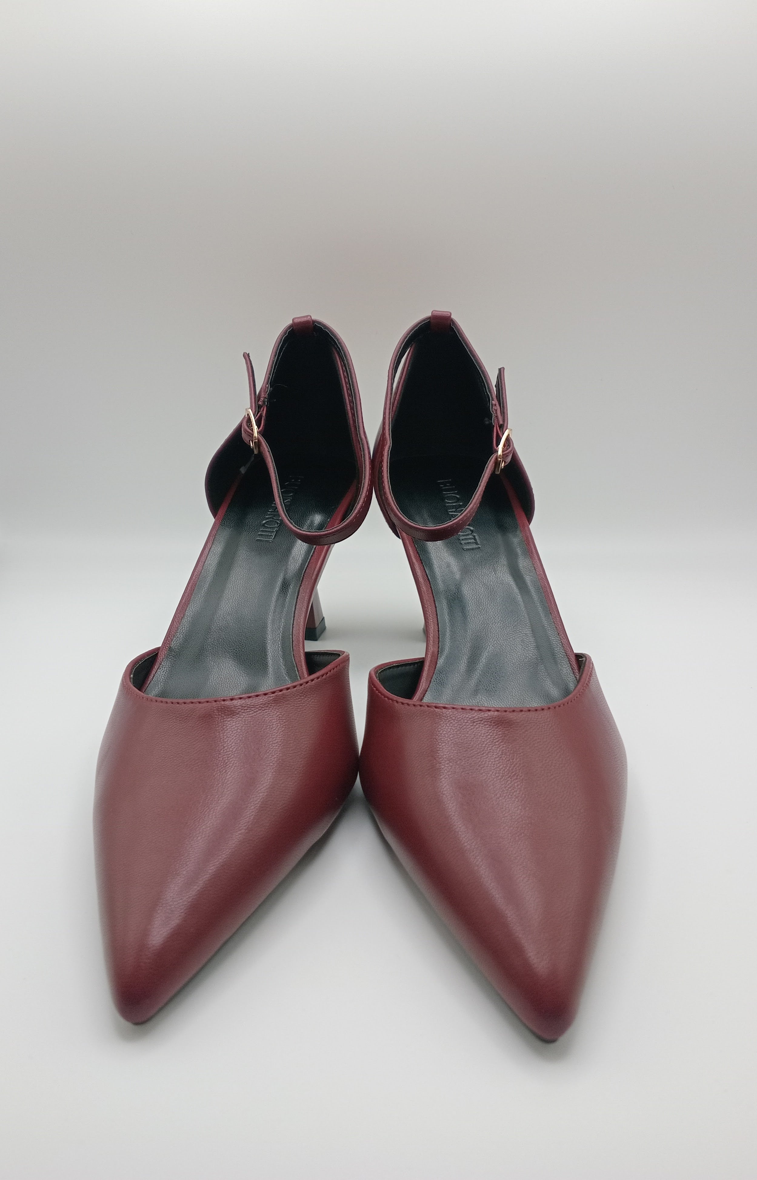 Sapatos de Salto Alto Buonarotti Mulher; Pumps Vermelho Bordo Escuro de Bico Fino com Tira no Tornozelo; Calçado Elegante de Festa e Cerimónia