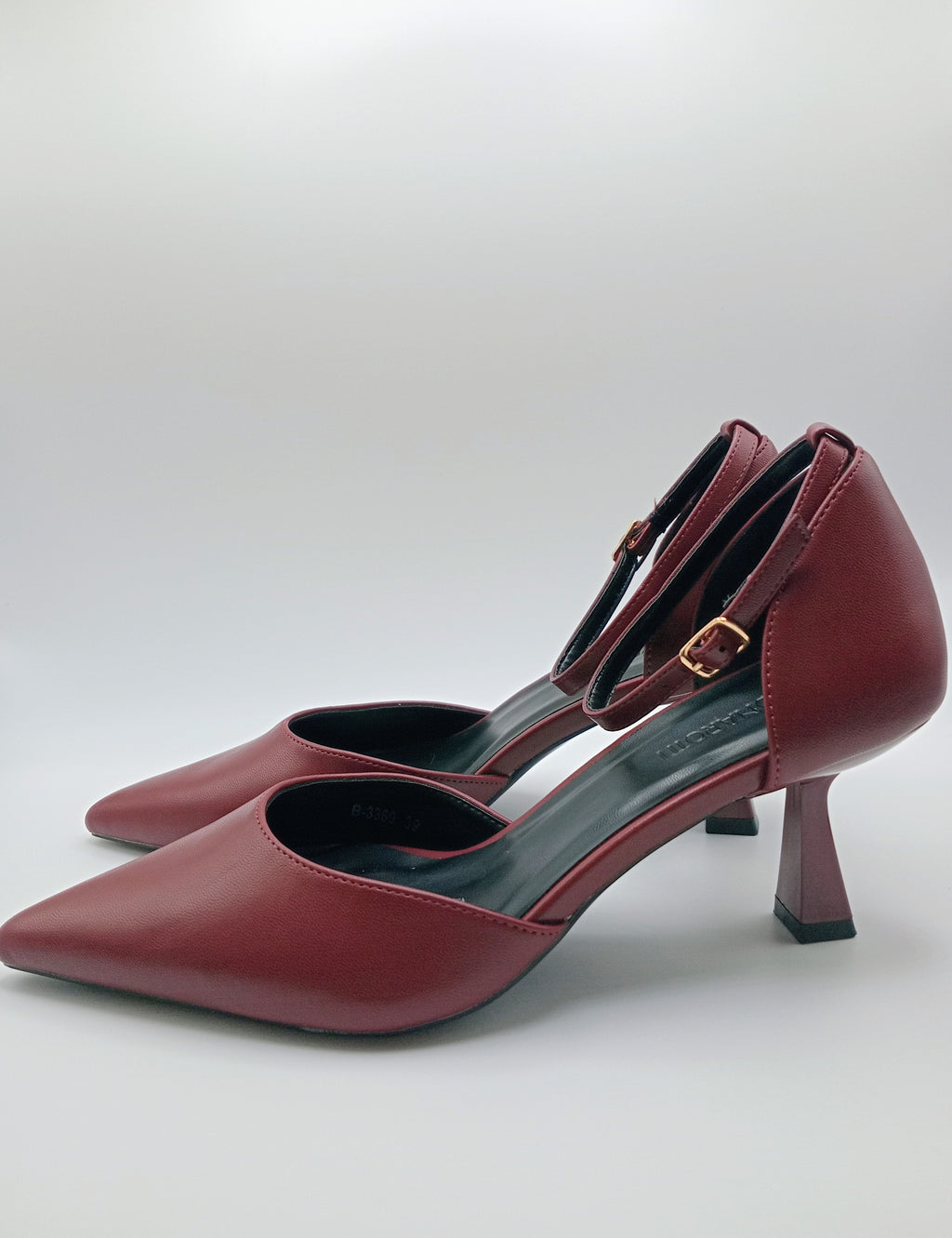 Sapatos de Salto Alto Buonarotti Mulher; Pumps Vermelho Bordo Escuro de Bico Fino com Tira no Tornozelo; Calçado Elegante de Festa e Cerimónia