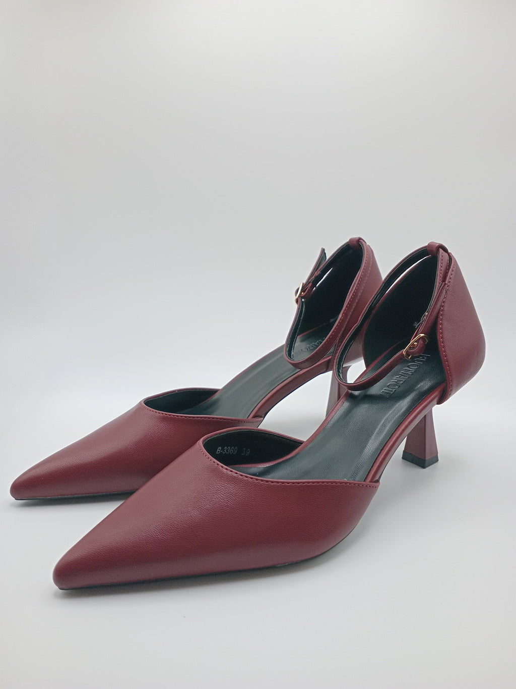 Sapatos de Salto Alto Buonarotti Mulher; Pumps Vermelho Bordo Escuro de Bico Fino com Tira no Tornozelo; Calçado Elegante de Festa e Cerimónia