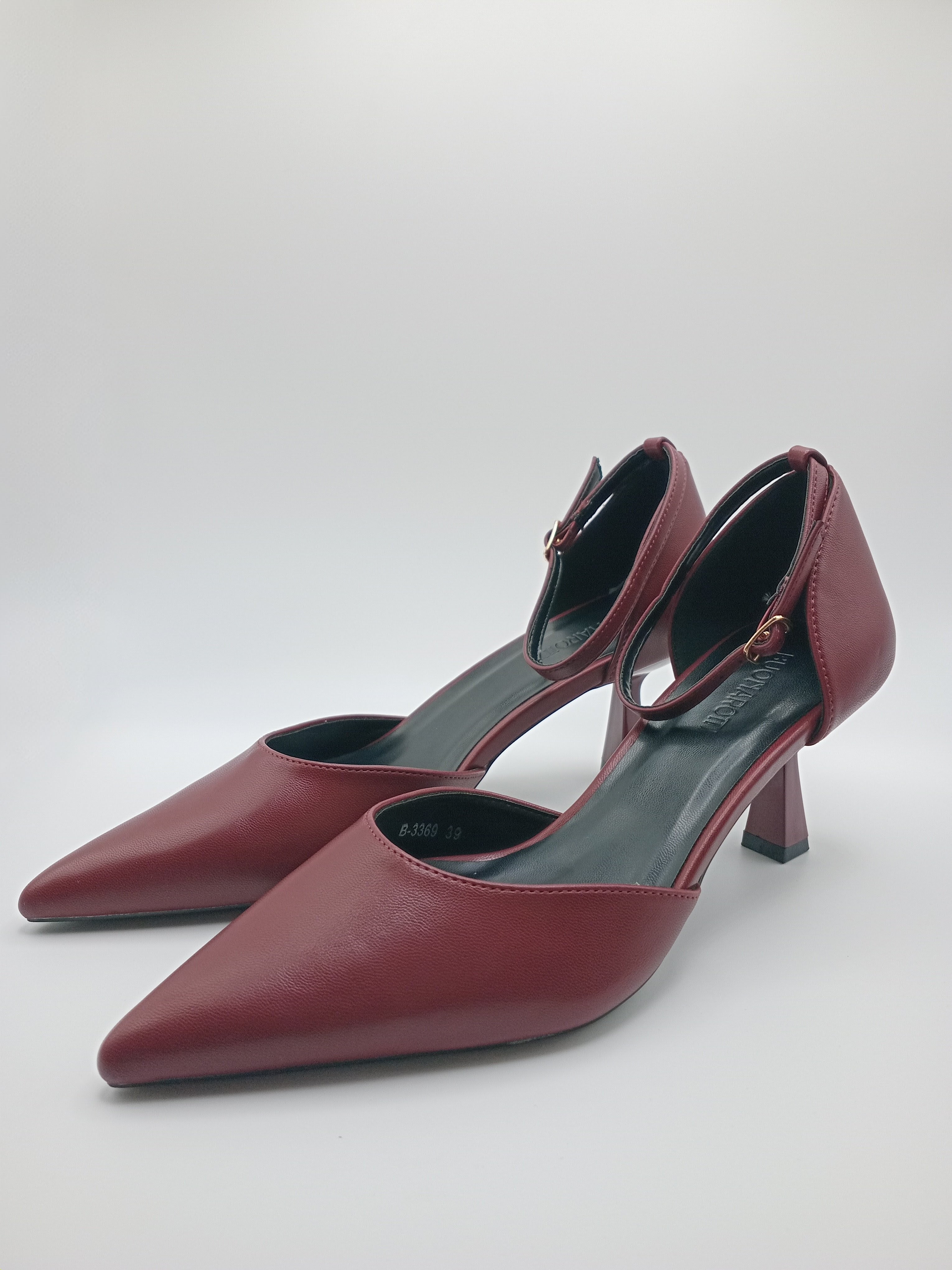 Sapatos de Salto Alto Buonarotti Mulher; Pumps Vermelho Bordo Escuro de Bico Fino com Tira no Tornozelo; Calçado Elegante de Festa e Cerimónia