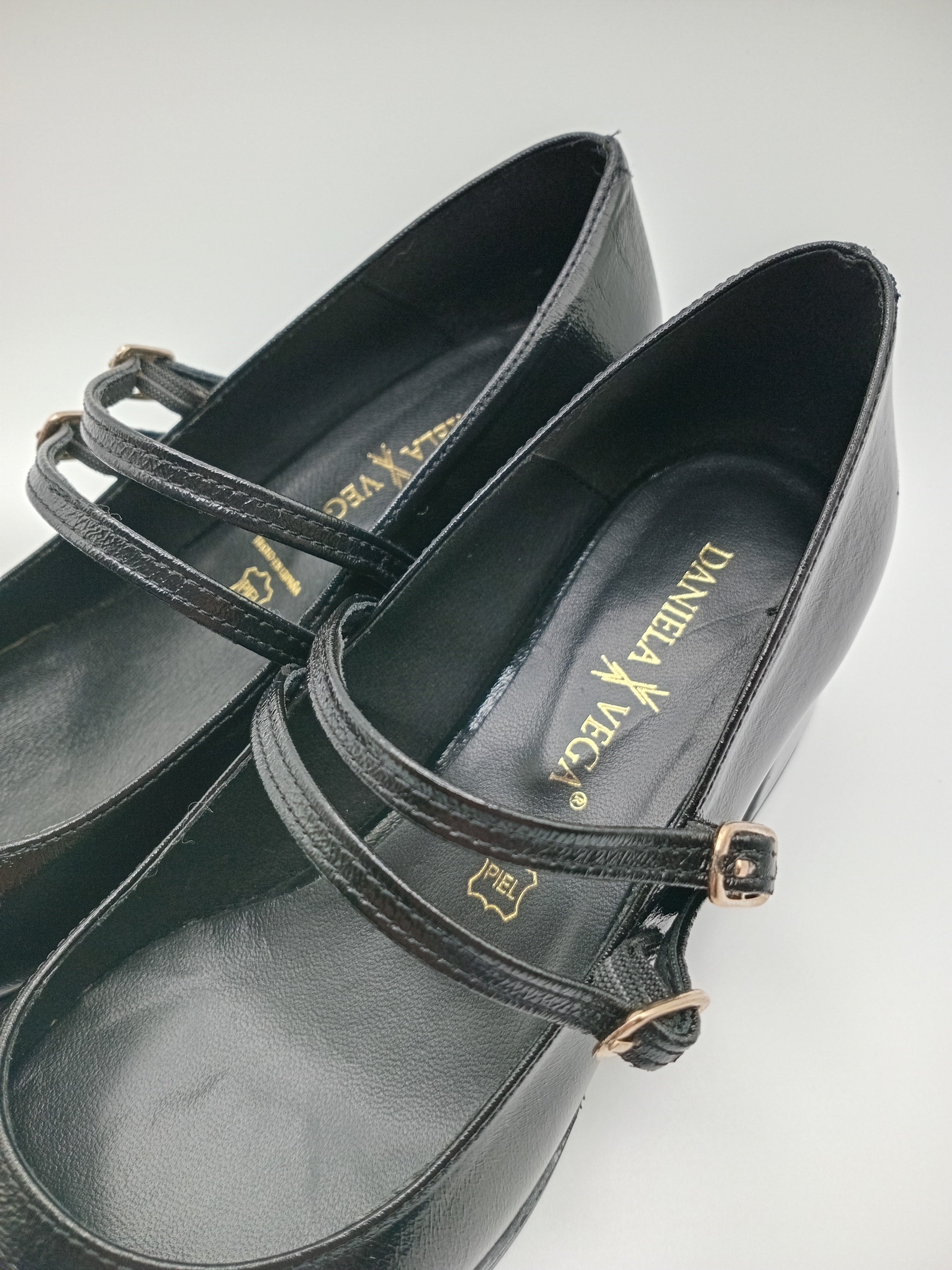 SALTO MARY JANE DANIELA VEGA PRETO FIVELA DUPLA BICO QUADRADO COURO