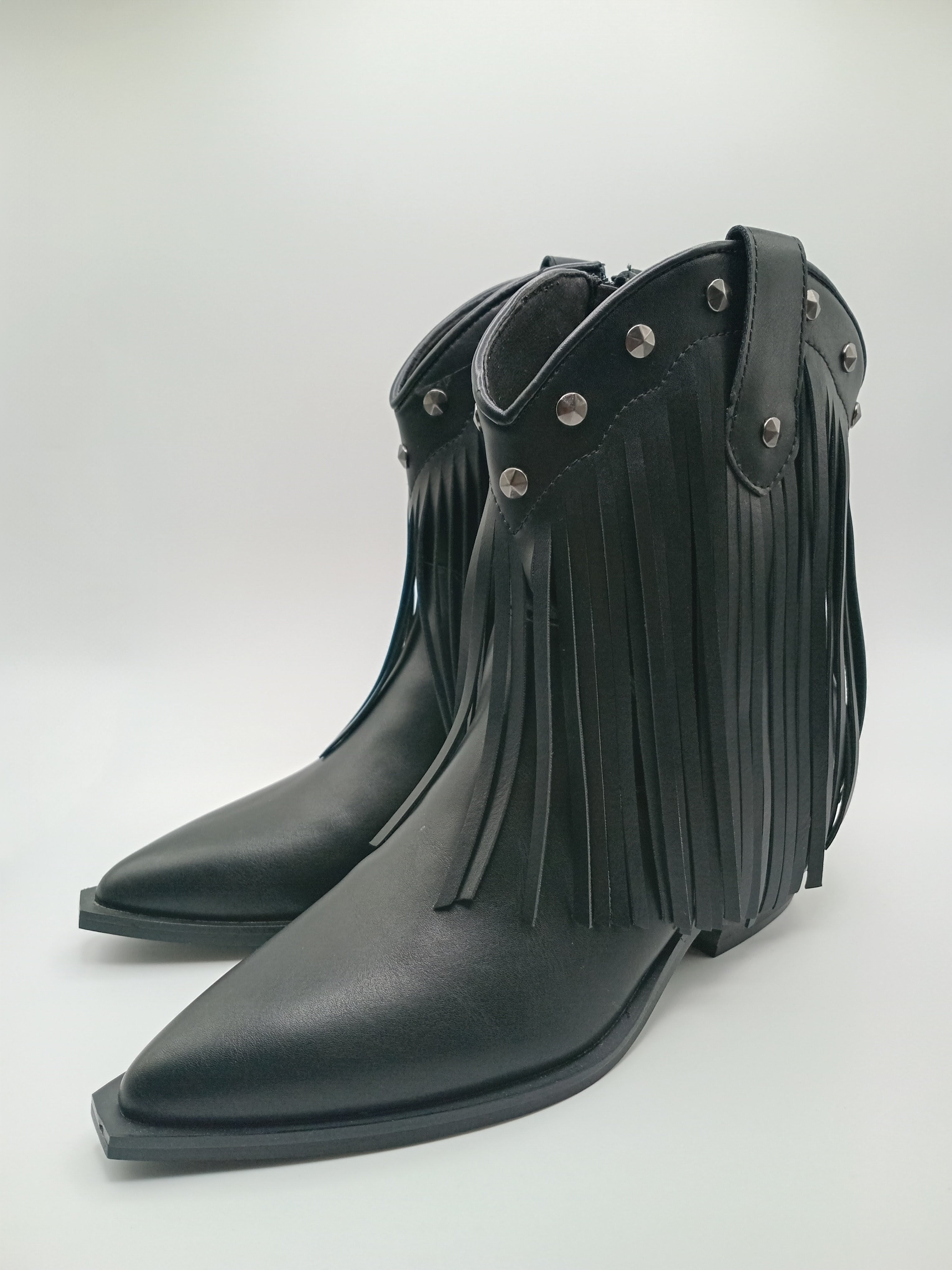 BOTA COWGIRL CORINA PRETO FRANJA ECO PELE BICUDO