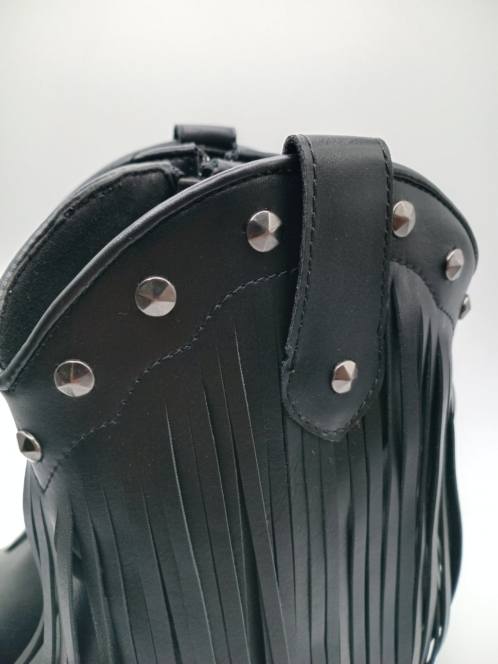 BOTA COWGIRL CORINA PRETO FRANJA ECO PELE BICUDO