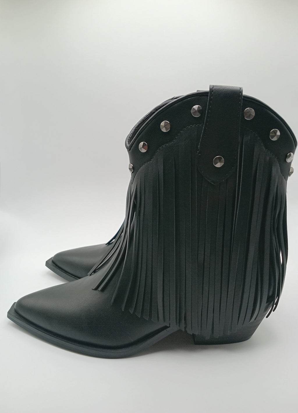 BOTA COWGIRL CORINA PRETO FRANJA ECO PELE BICUDO