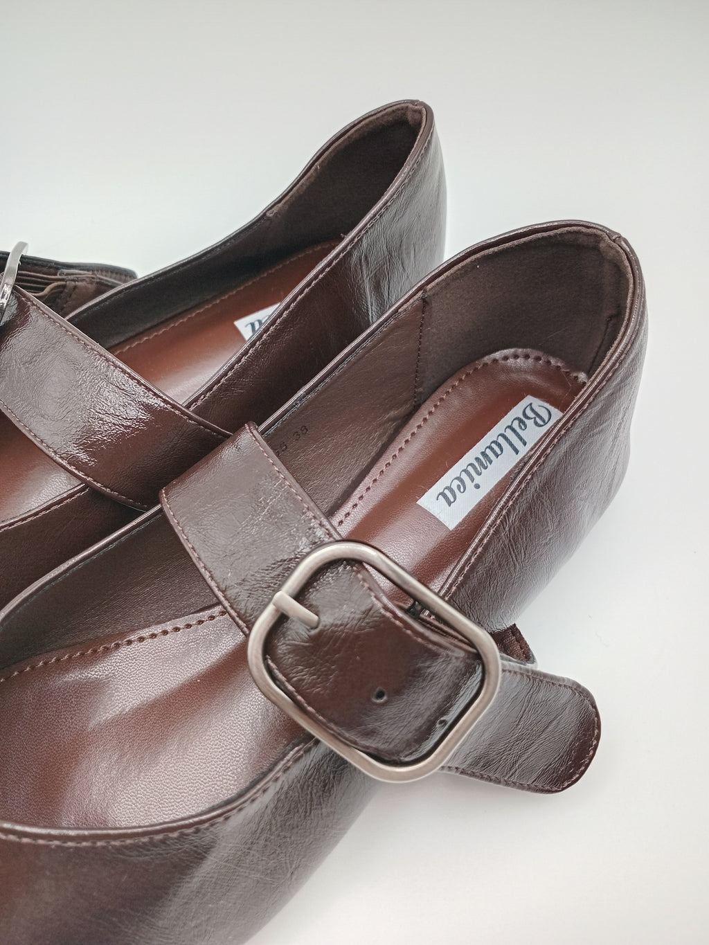 SABRINA MARY JANE BELLAMICA CASTANHO ESCURO ECO PELE BICUDO