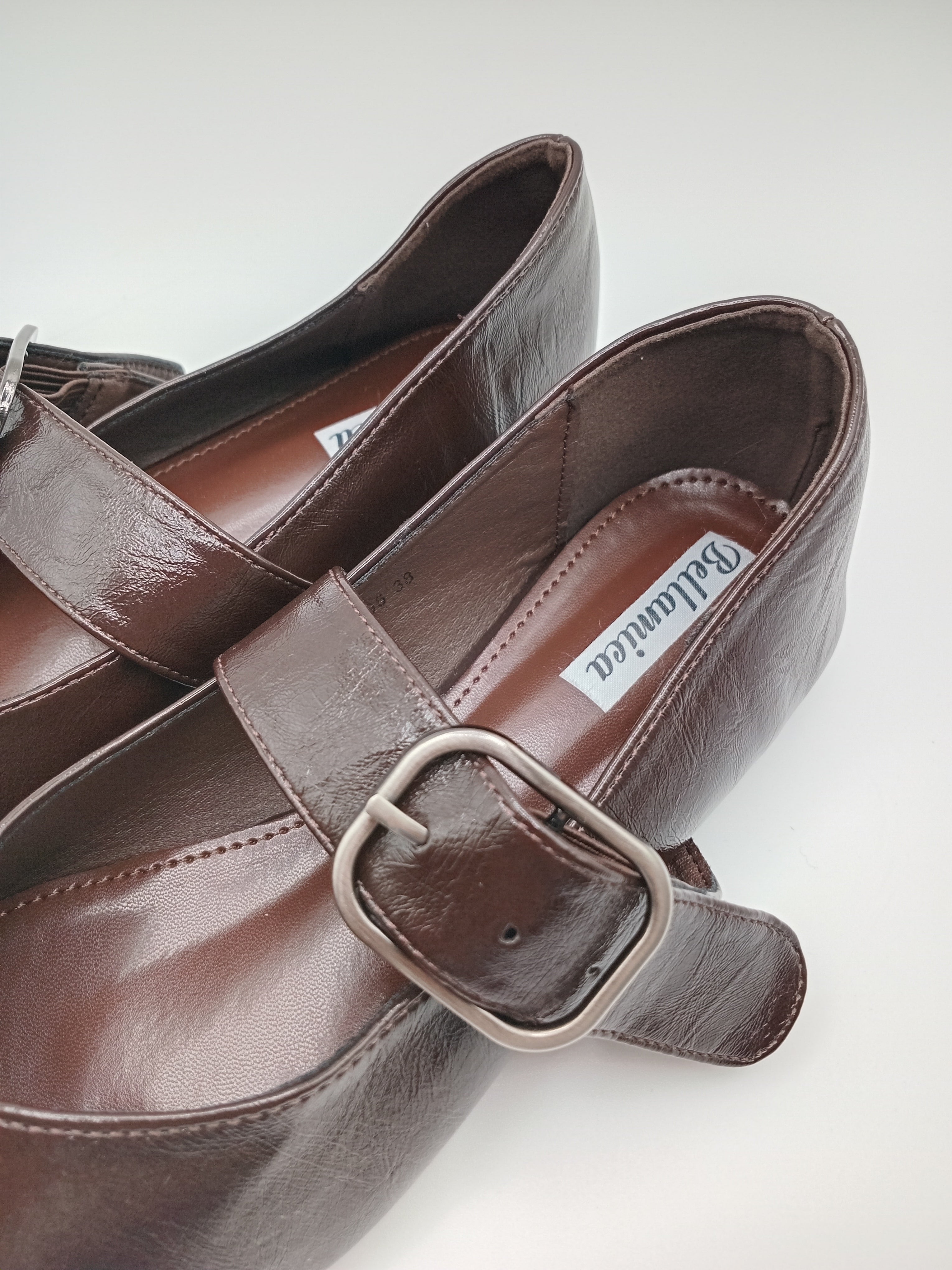 SABRINA MARY JANE BELLAMICA CASTANHO ESCURO ECO PELE BICUDO