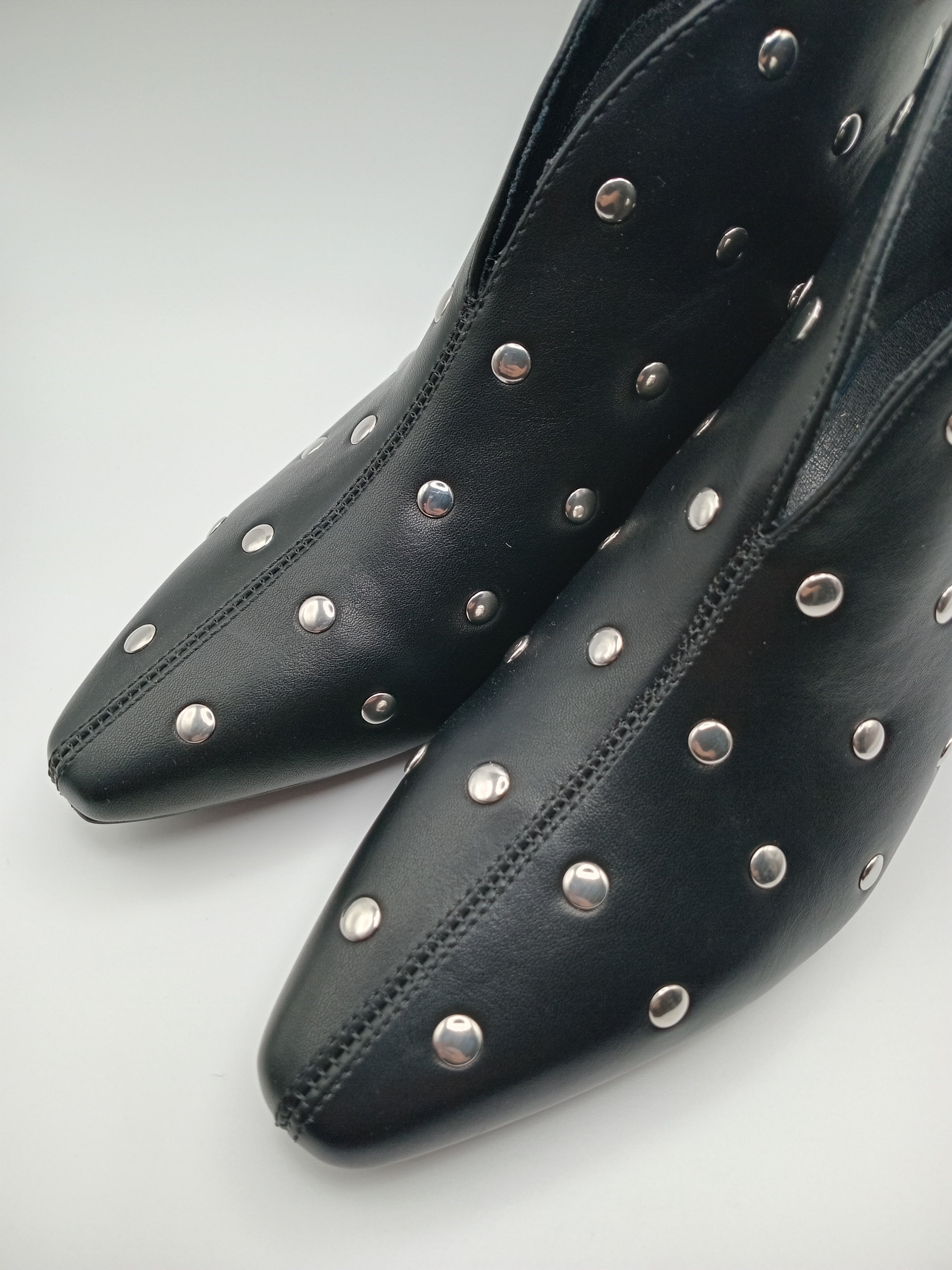 BOTA SALTO BUONAROTTI PRETO ECO PELE ZIPER TAXAS FENDA BICO QUADRADO