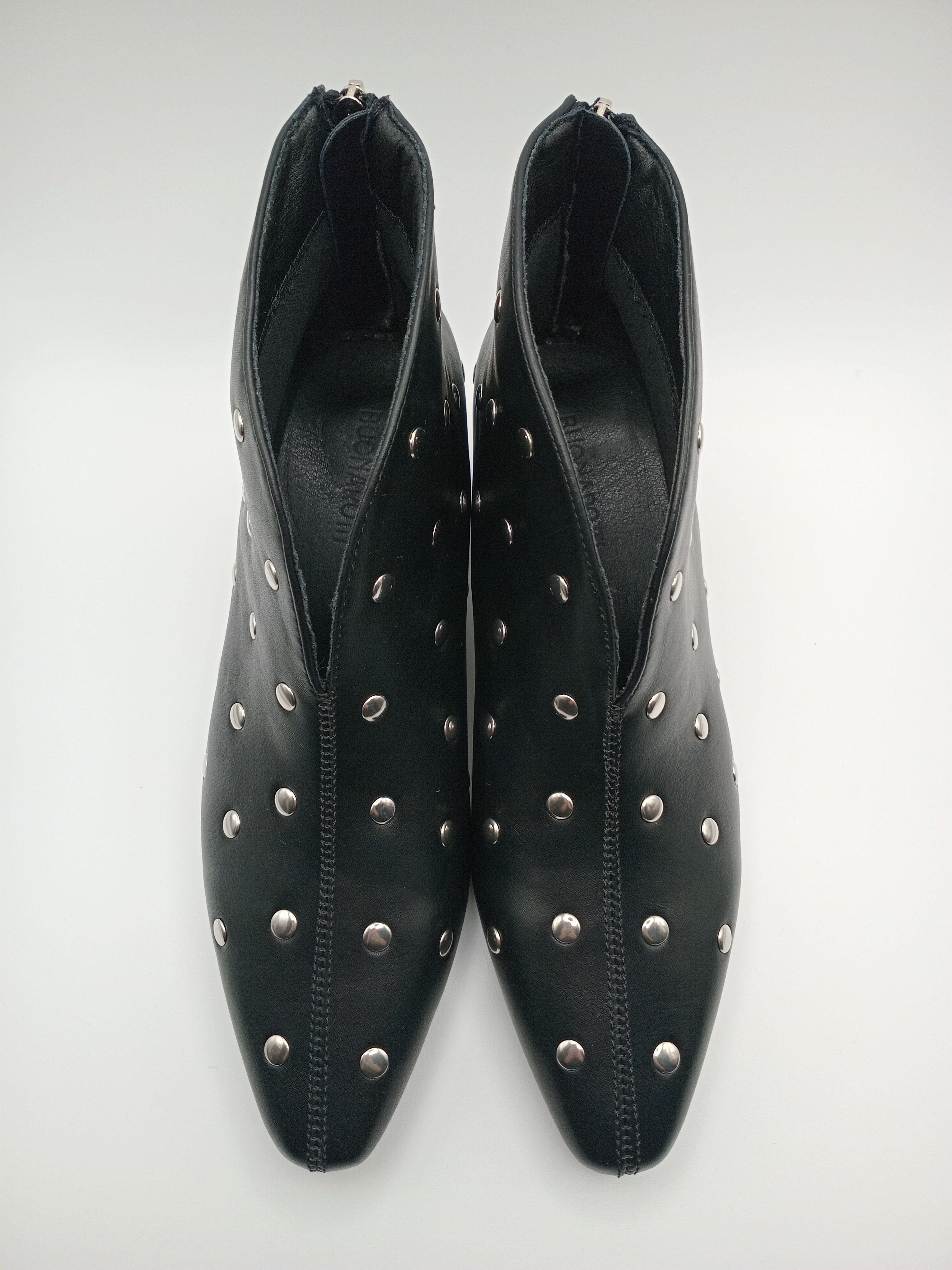 BOTA SALTO BUONAROTTI PRETO ECO PELE ZIPER TAXAS FENDA BICO QUADRADO