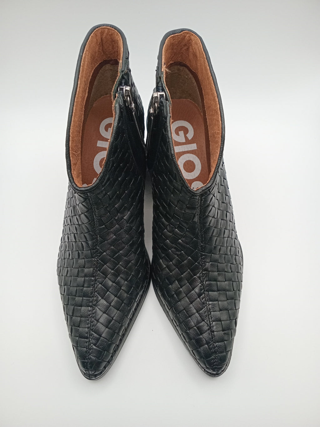 Botins Femininos Gioseppo em Pele Estilo Western com Salto Bloco Confortável, Botas de Cano Curto com Bico Fino e Zíper Lateral, Design Premium Casual