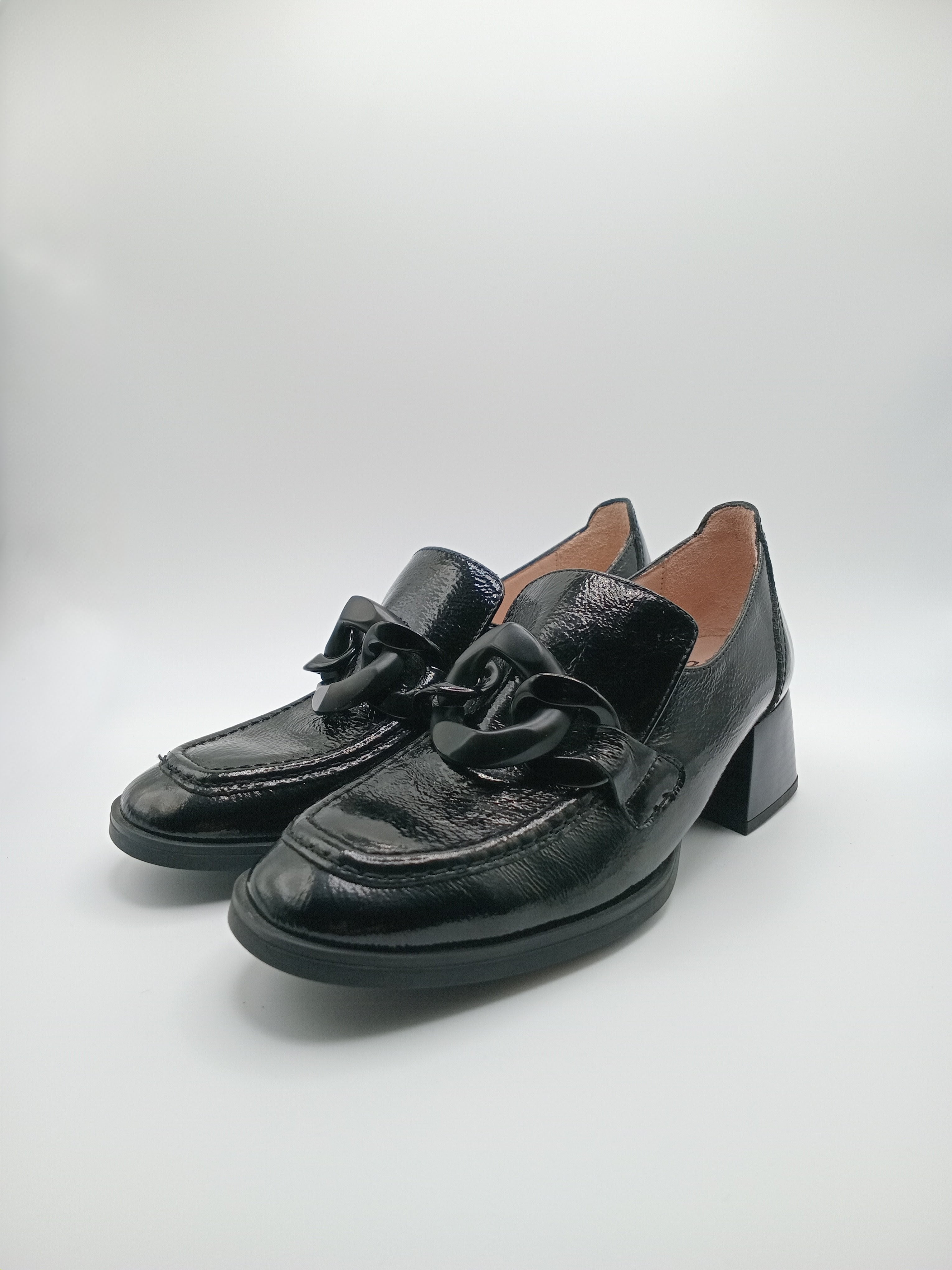 MOCASSIM SALTO HISPANITAS PRETO COURO TIRA CORRENTE BICO REDONDO