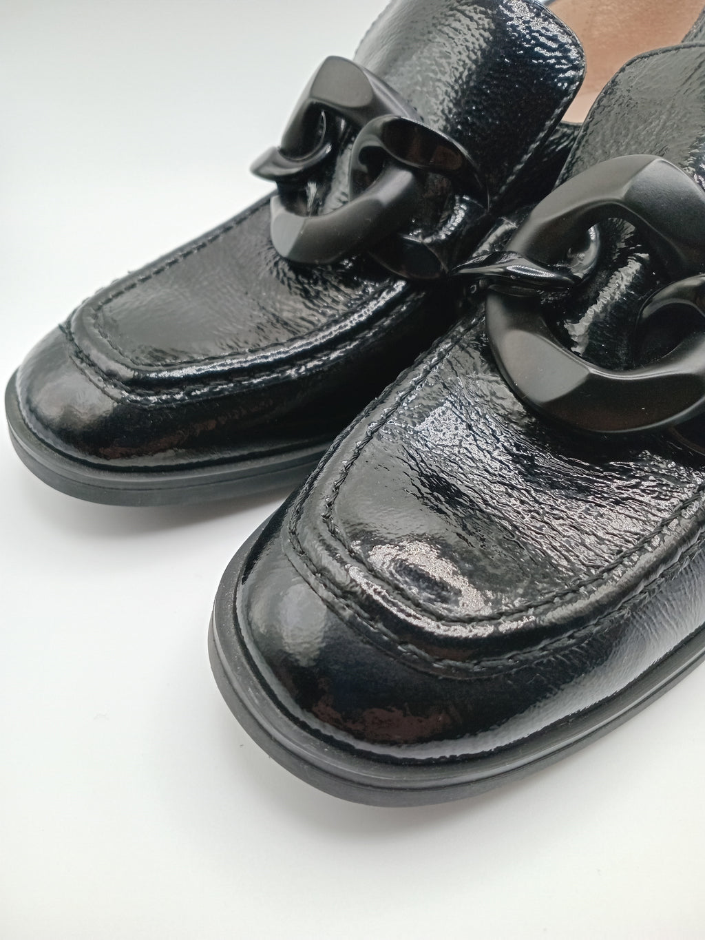 MOCASSIM SALTO HISPANITAS PRETO COURO TIRA CORRENTE BICO REDONDO