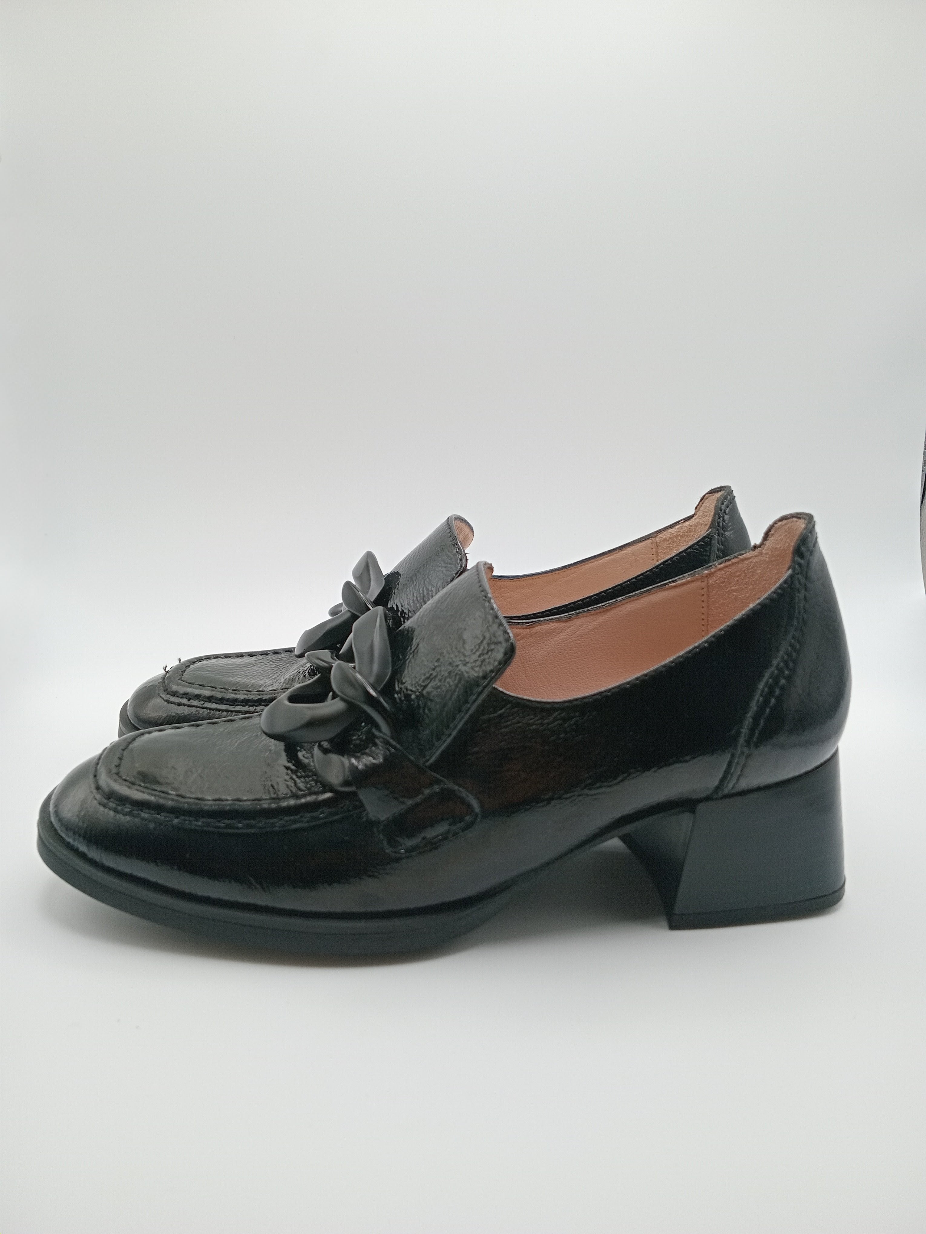 MOCASSIM SALTO HISPANITAS PRETO COURO TIRA CORRENTE BICO REDONDO