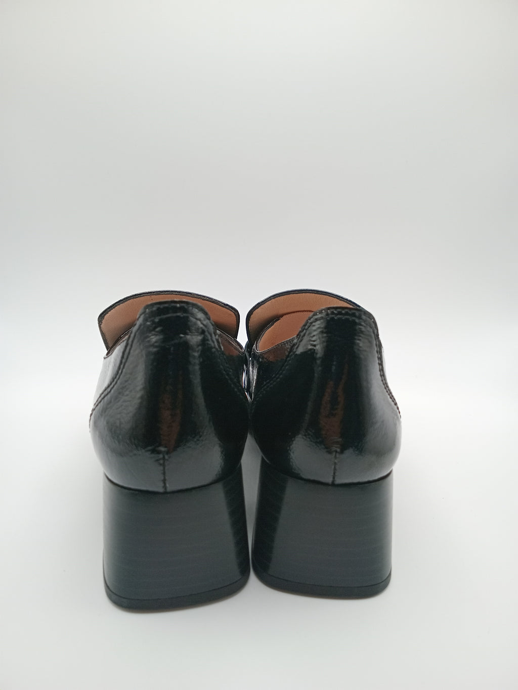 MOCASSIM SALTO HISPANITAS PRETO COURO TIRA CORRENTE BICO REDONDO