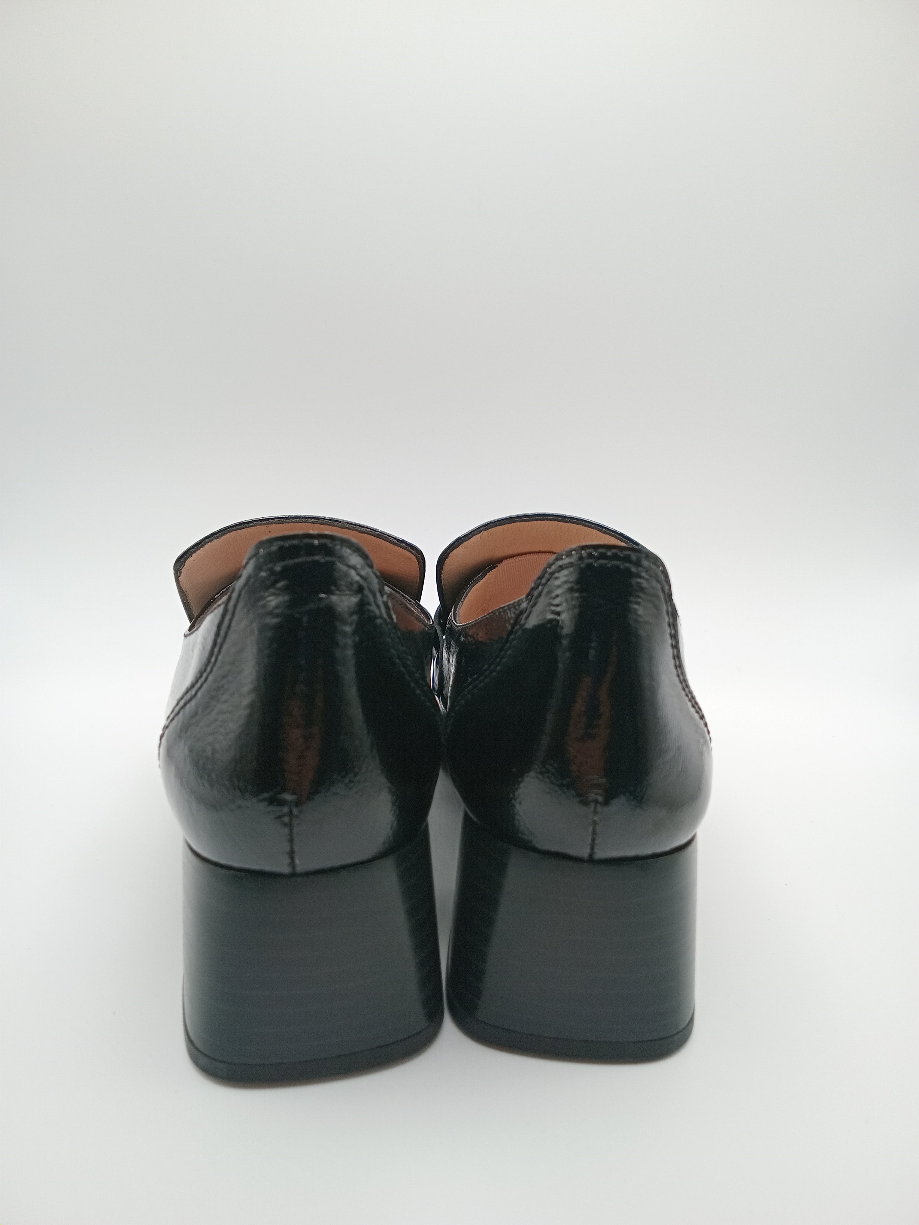 MOCASSIM SALTO HISPANITAS PRETO COURO TIRA CORRENTE BICO REDONDO