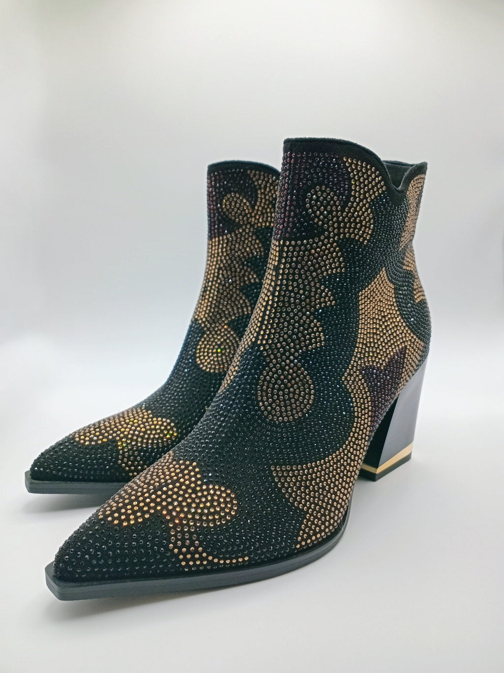 BOTA COWGIRL ROCKAWAY PRETO CRAVEJADA BRILHO BICUDO