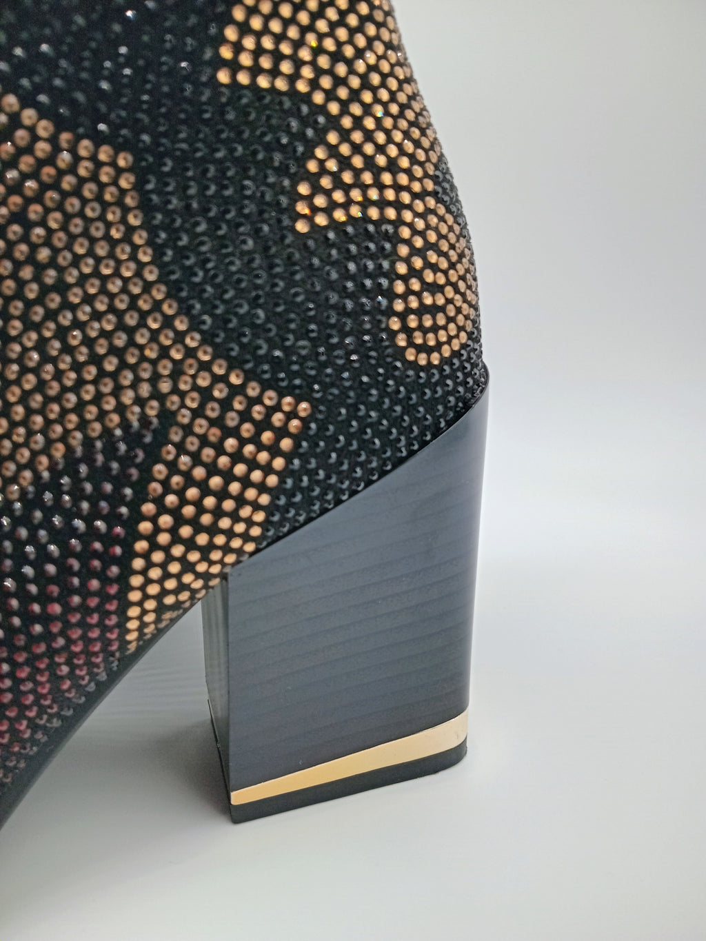 BOTA COWGIRL ROCKAWAY PRETO CRAVEJADA BRILHO BICUDO