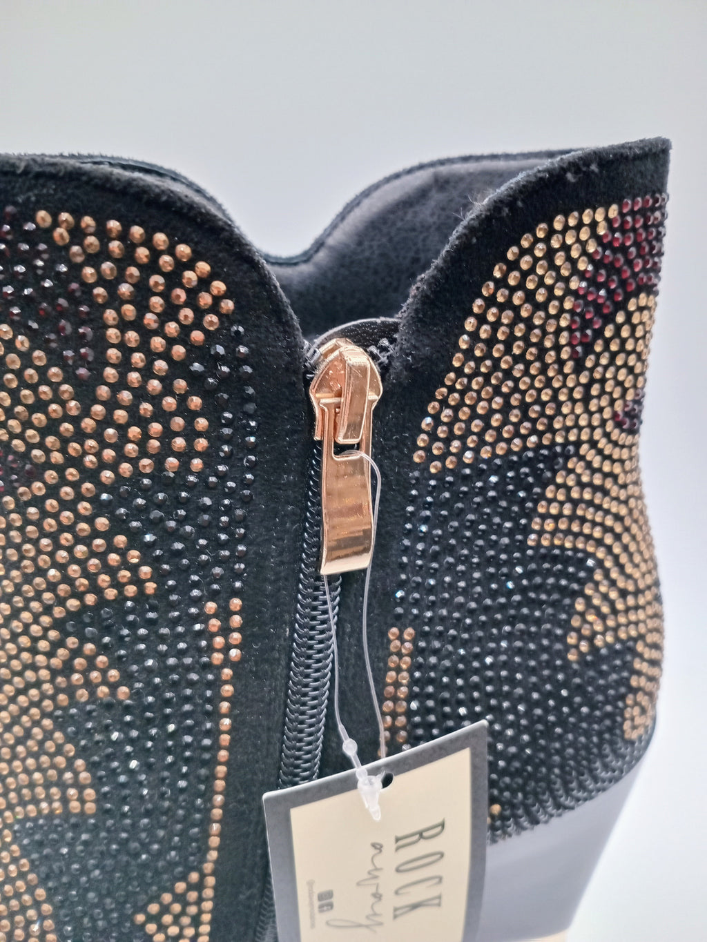 BOTA COWGIRL ROCKAWAY PRETO CRAVEJADA BRILHO BICUDO