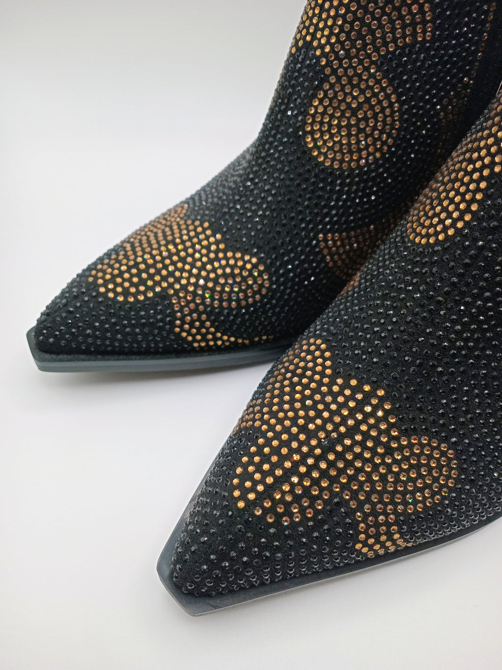 BOTA COWGIRL ROCKAWAY PRETO CRAVEJADA BRILHO BICUDO