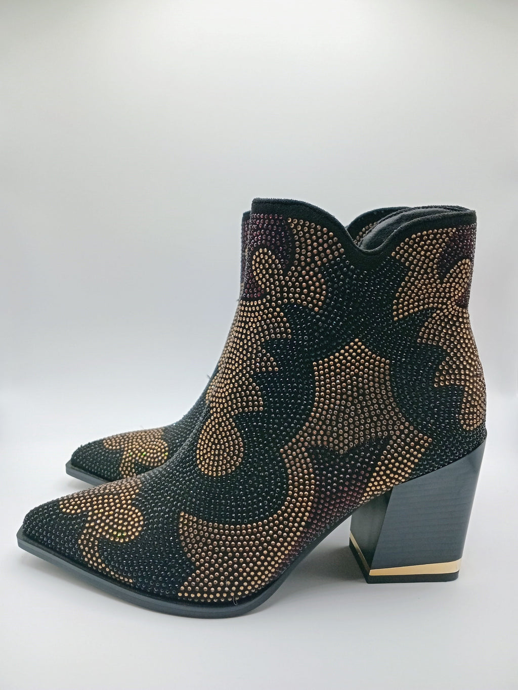 BOTA COWGIRL ROCKAWAY PRETO CRAVEJADA BRILHO BICUDO