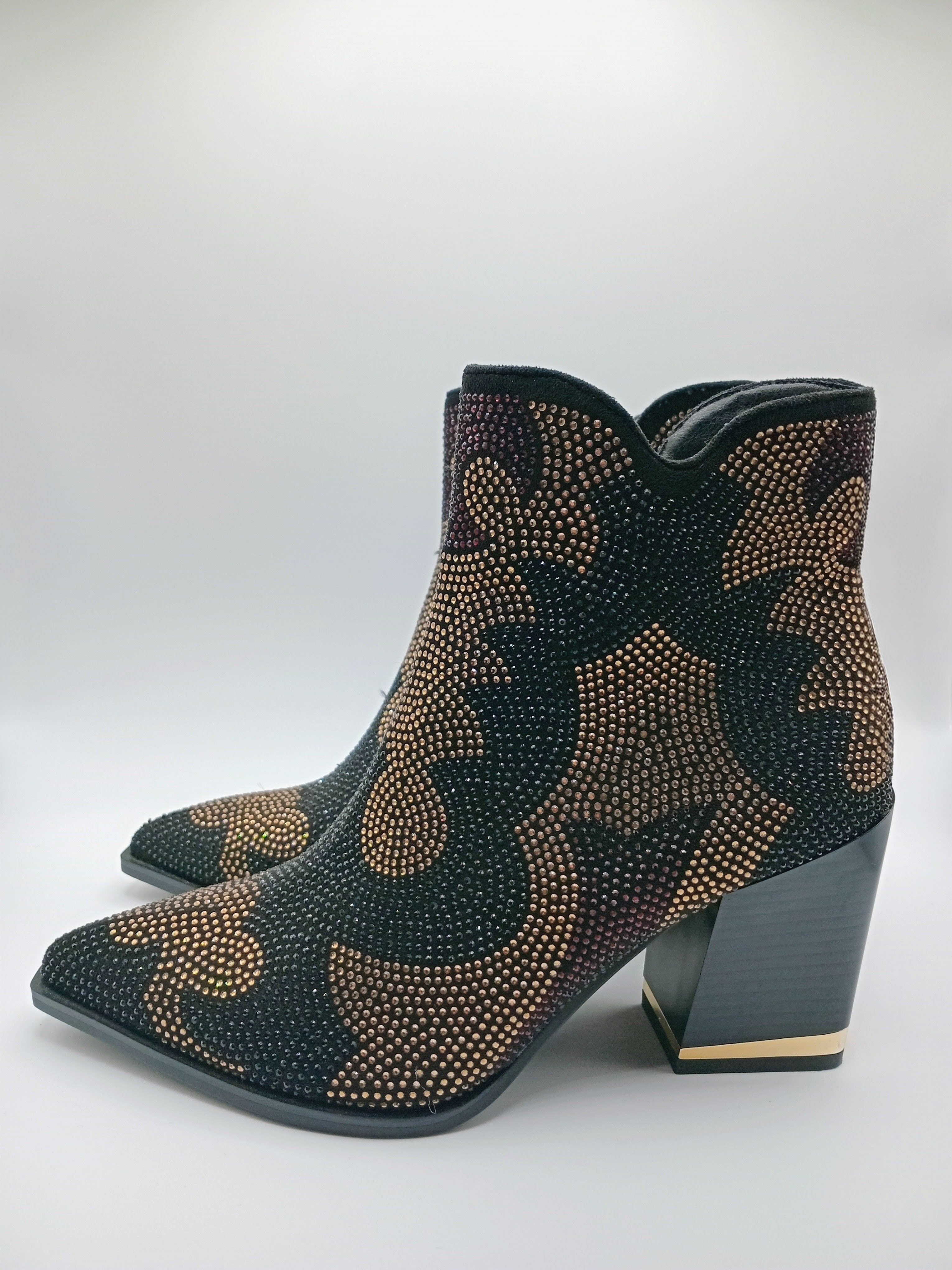 BOTA COWGIRL ROCKAWAY PRETO CRAVEJADA BRILHO BICUDO