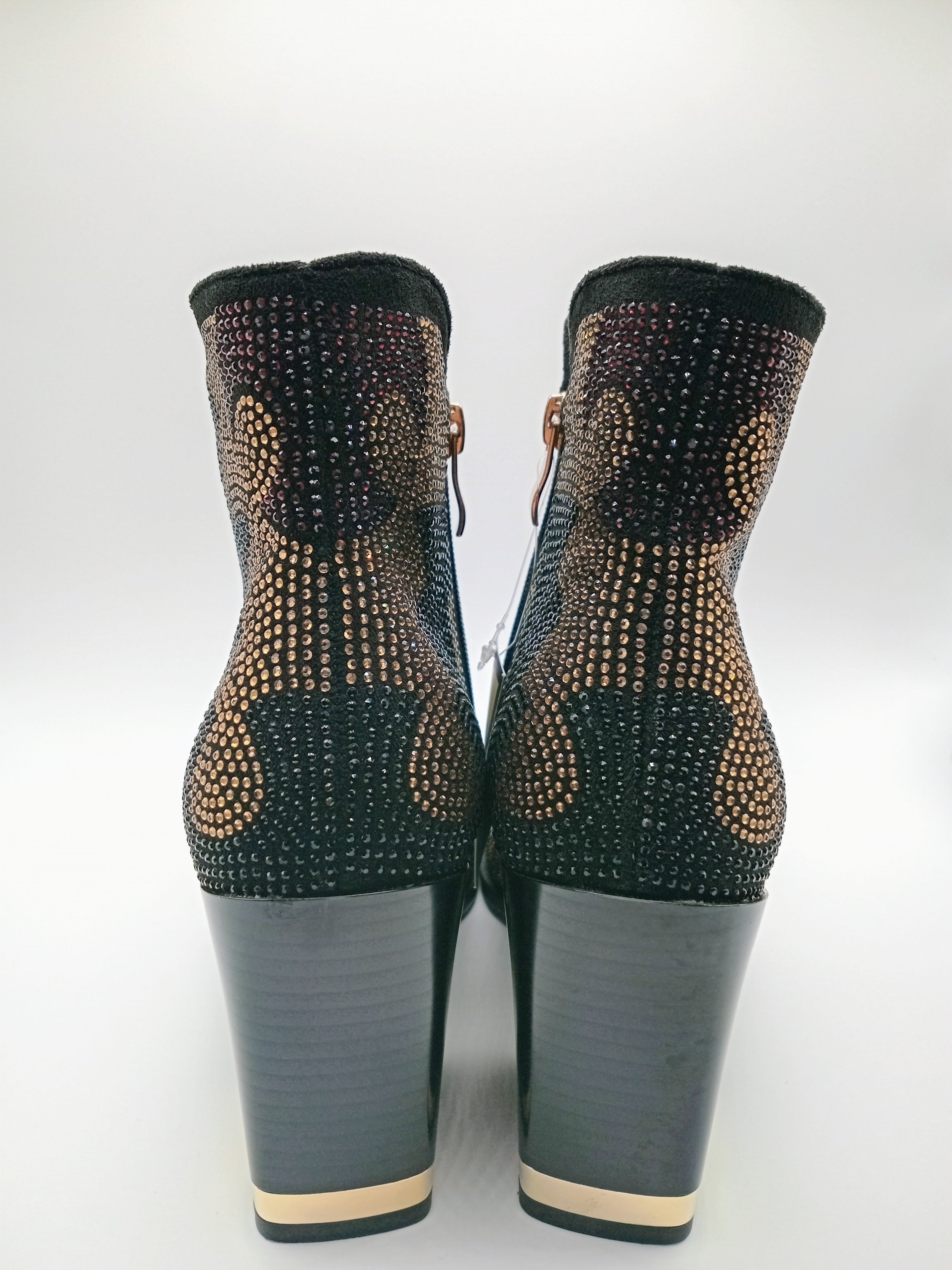 BOTA COWGIRL ROCKAWAY PRETO CRAVEJADA BRILHO BICUDO