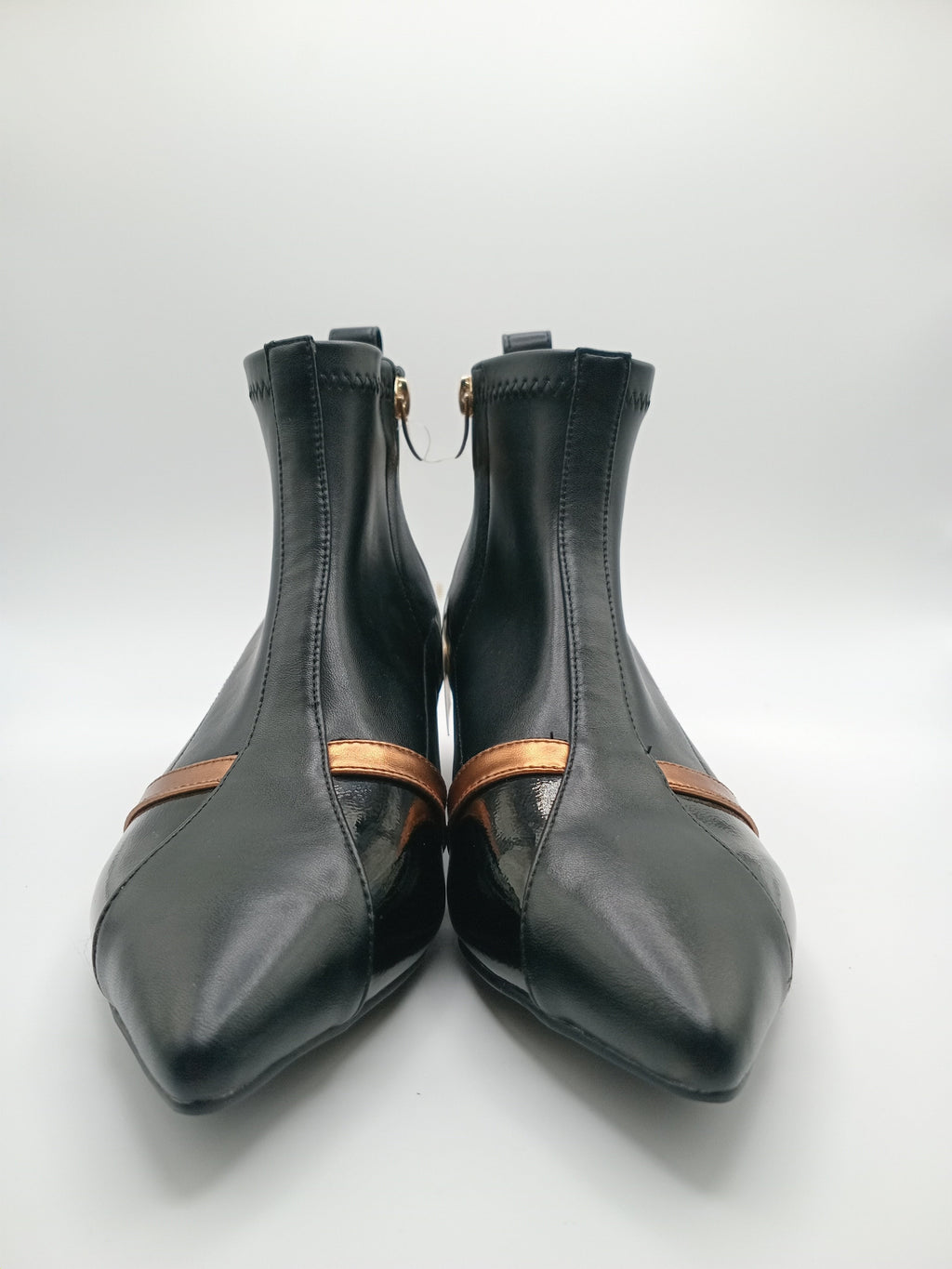Botins Femininos Rockaway Eco Pele Preta e Bronze, Design Futurista com Salto Metálico Original e Bico Fino, Botas de Cano Curto Elegantes com Fecho Lateral