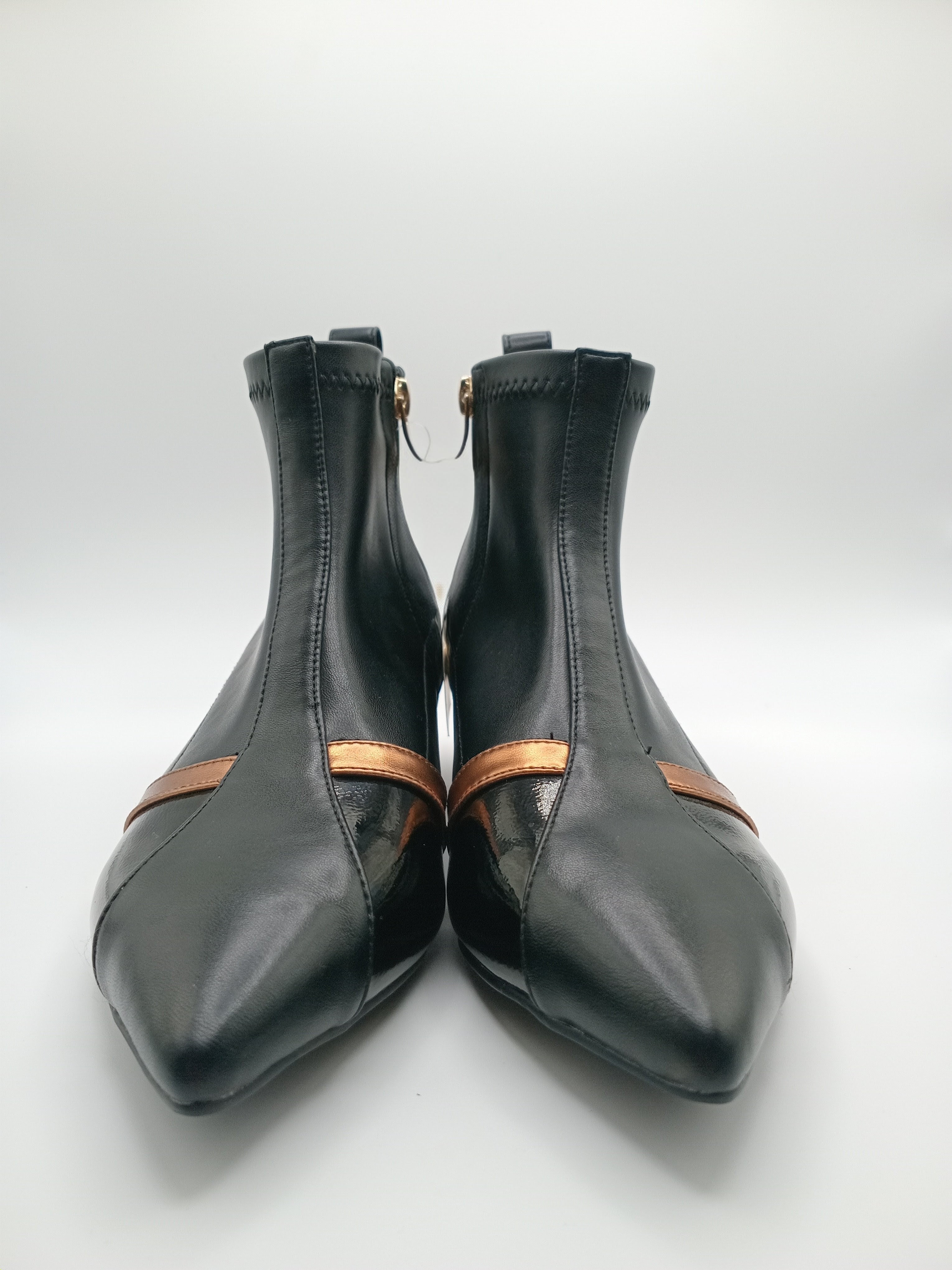 Botins Femininos Rockaway Eco Pele Preta e Bronze, Design Futurista com Salto Metálico Original e Bico Fino, Botas de Cano Curto Elegantes com Fecho Lateral