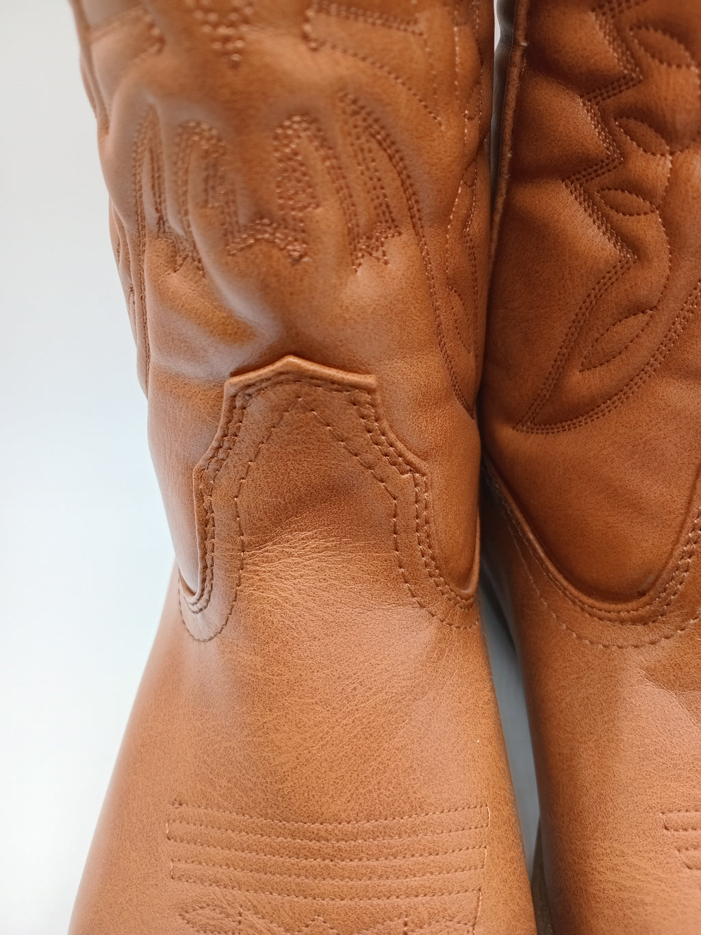 BOTA COWGIRL IDEAL SHOES CUOIO CASTANHO ECO PELE BORDADO BICUDO