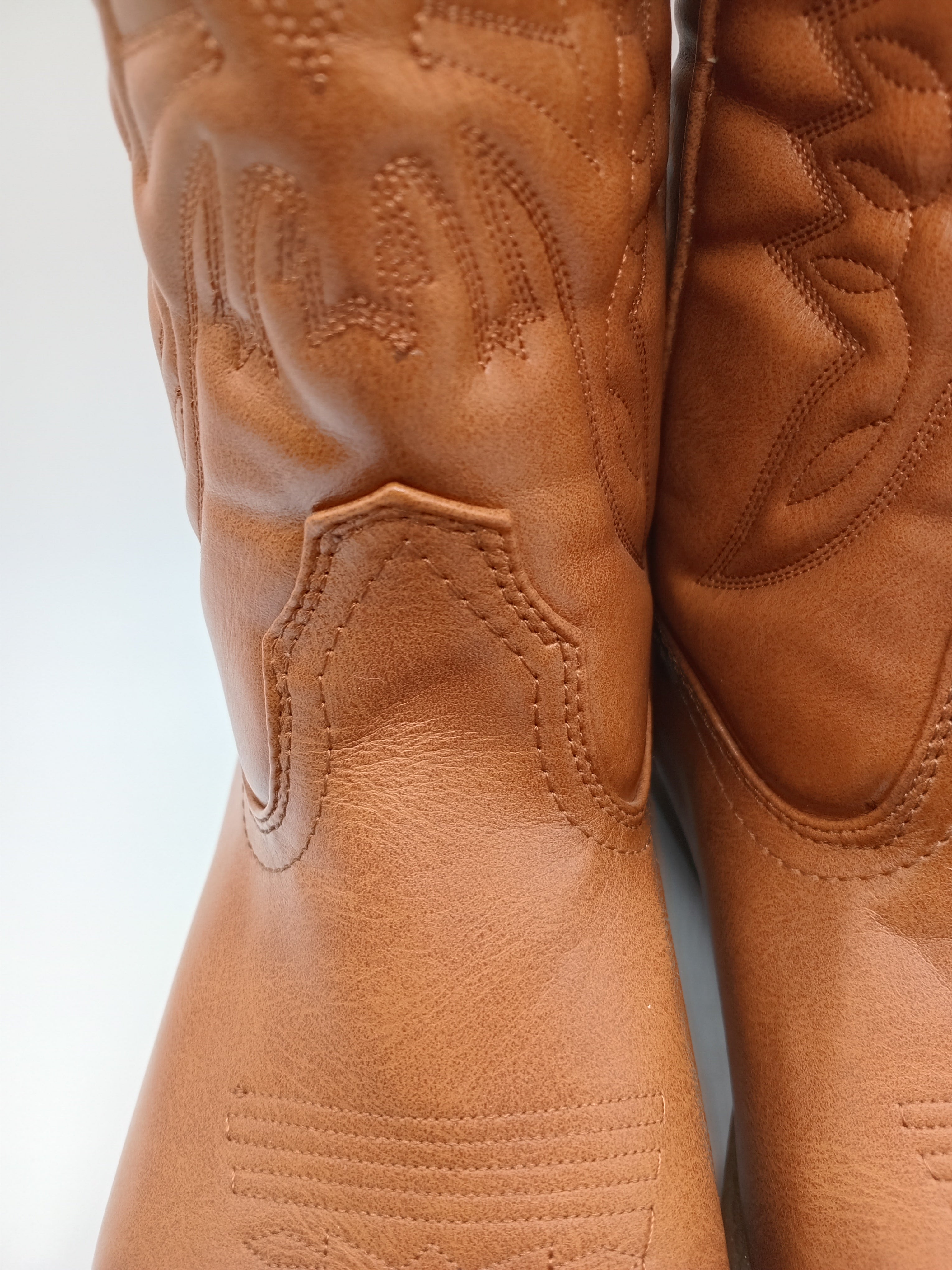 BOTA COWGIRL IDEAL SHOES CUOIO CASTANHO ECO PELE BORDADO BICUDO