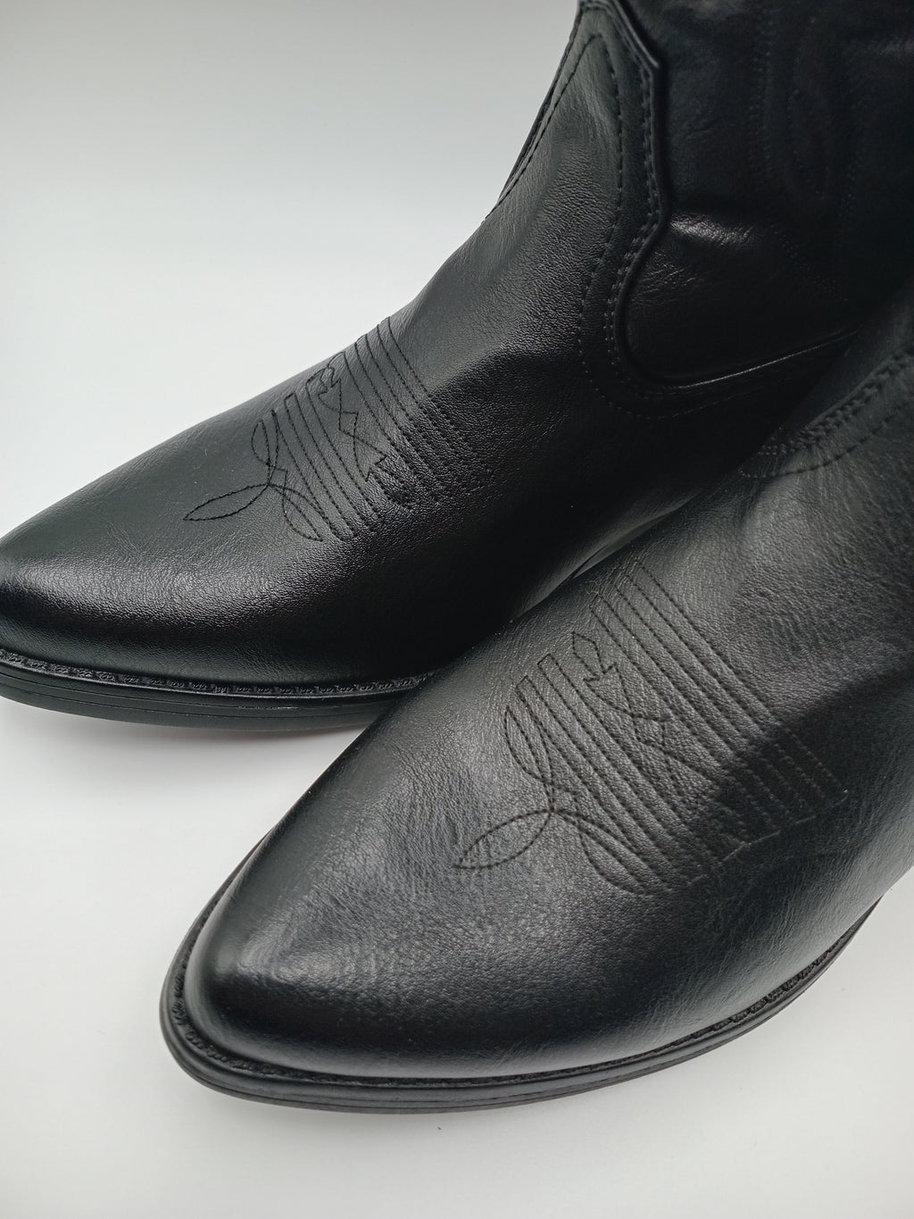 BOTA COWGIRL IDEAL SHOES NERO PRETO ECO PELE BORDADO BICUDO