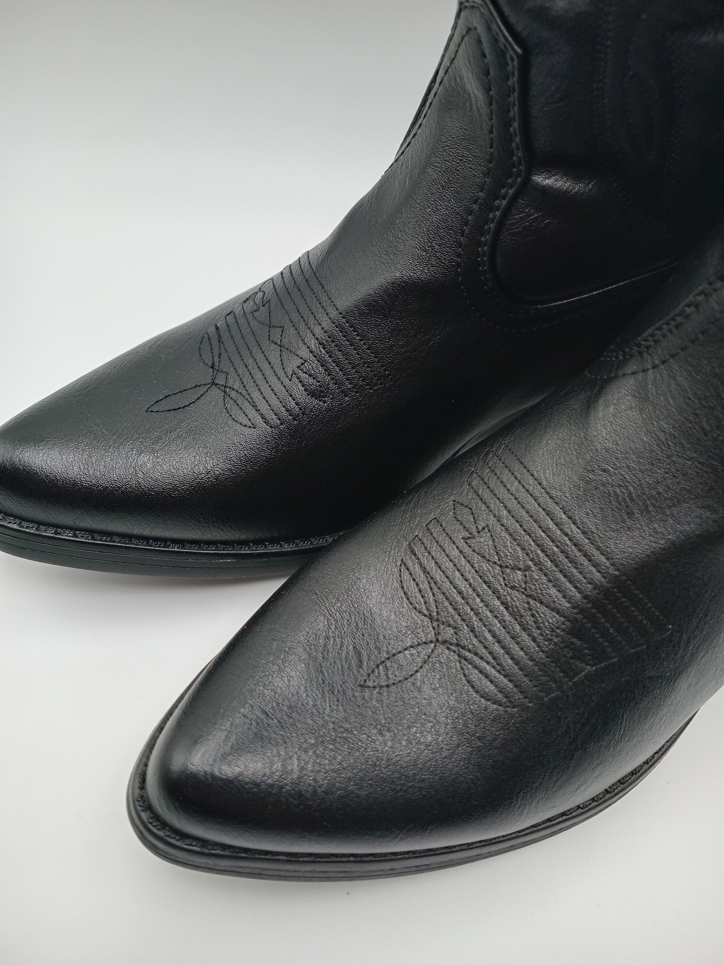 BOTA COWGIRL IDEAL SHOES NERO PRETO ECO PELE BORDADO BICUDO