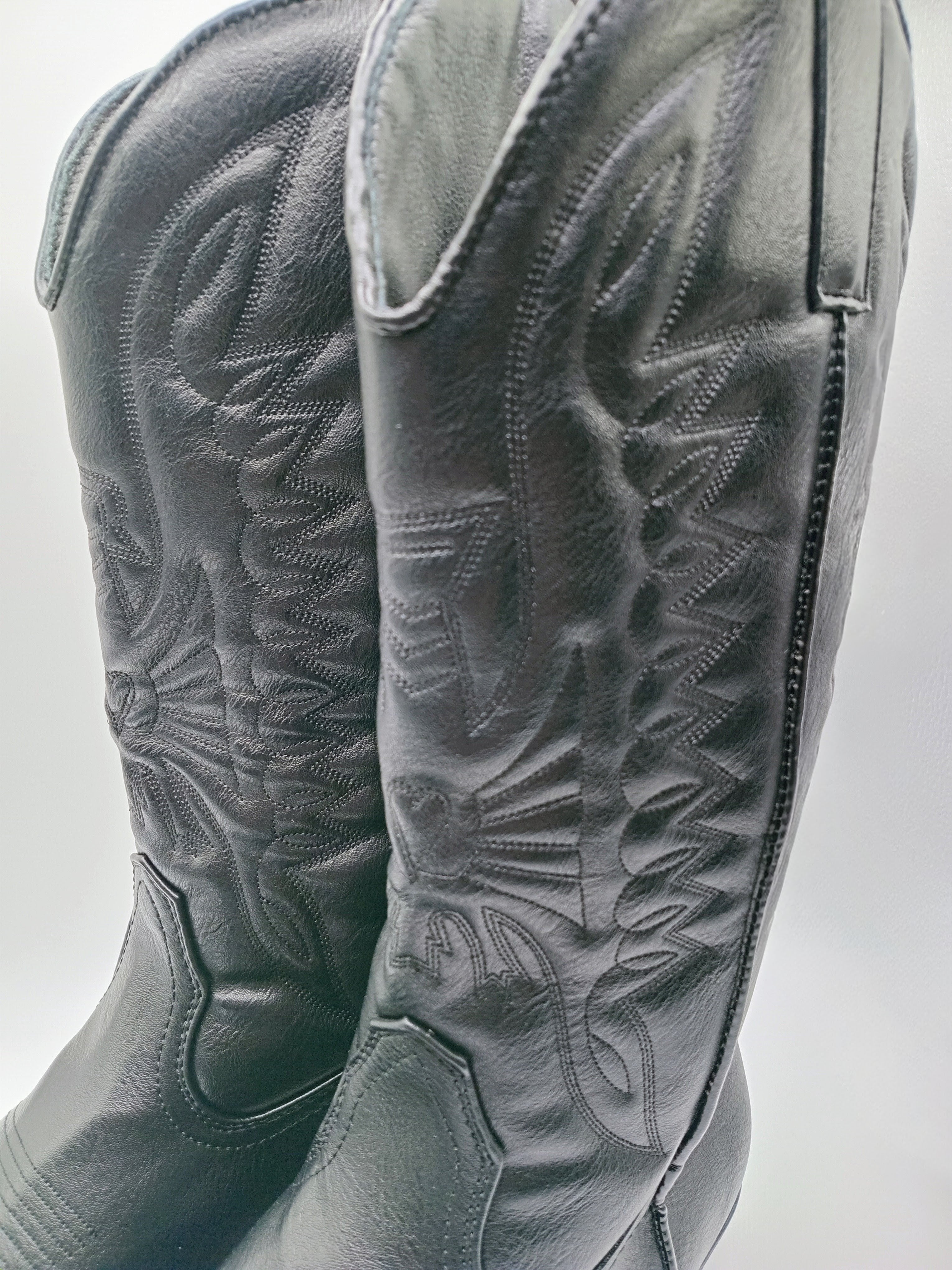 BOTA COWGIRL IDEAL SHOES NERO PRETO ECO PELE BORDADO BICUDO