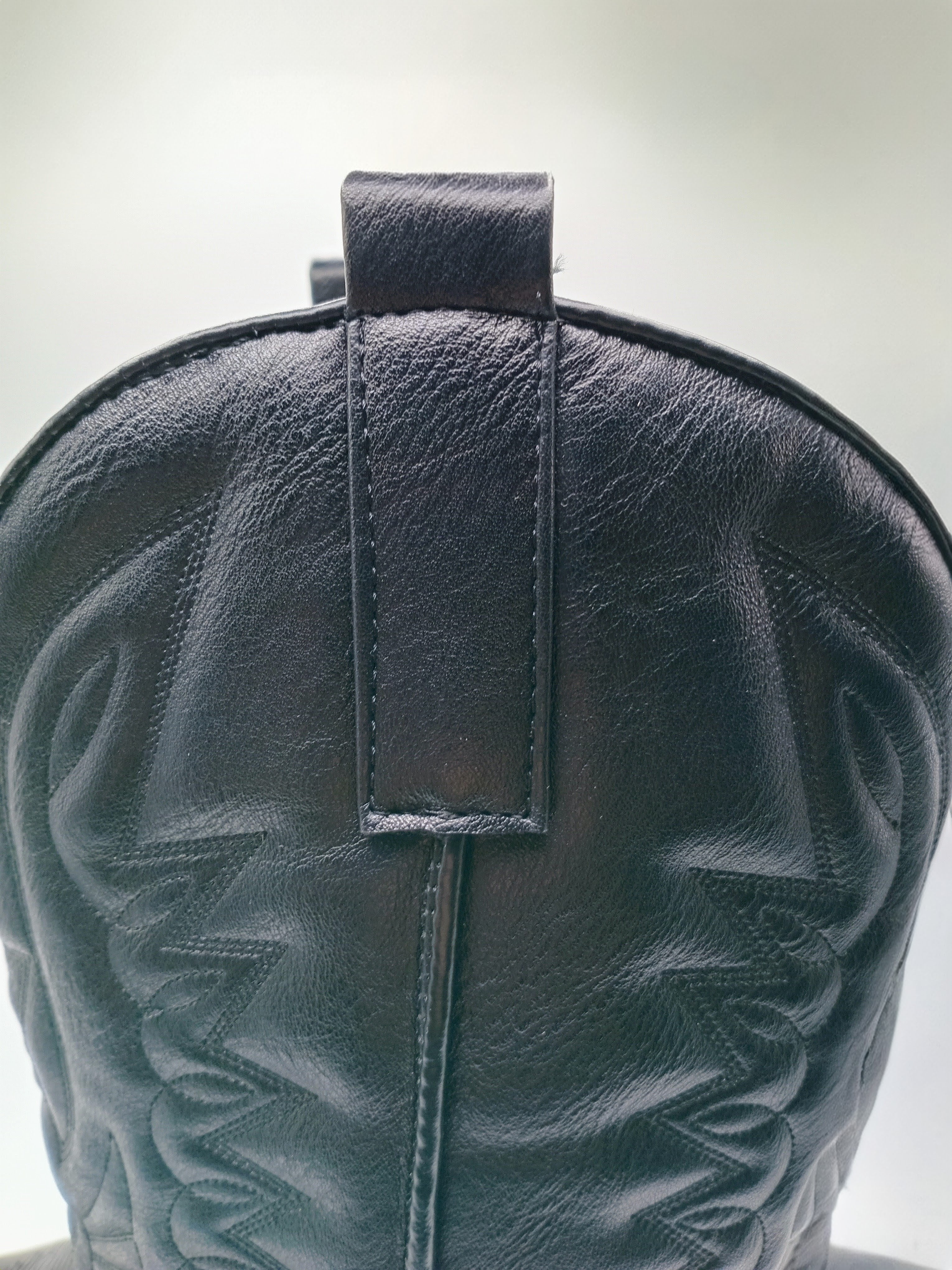 BOTA COWGIRL IDEAL SHOES NERO PRETO ECO PELE BORDADO BICUDO