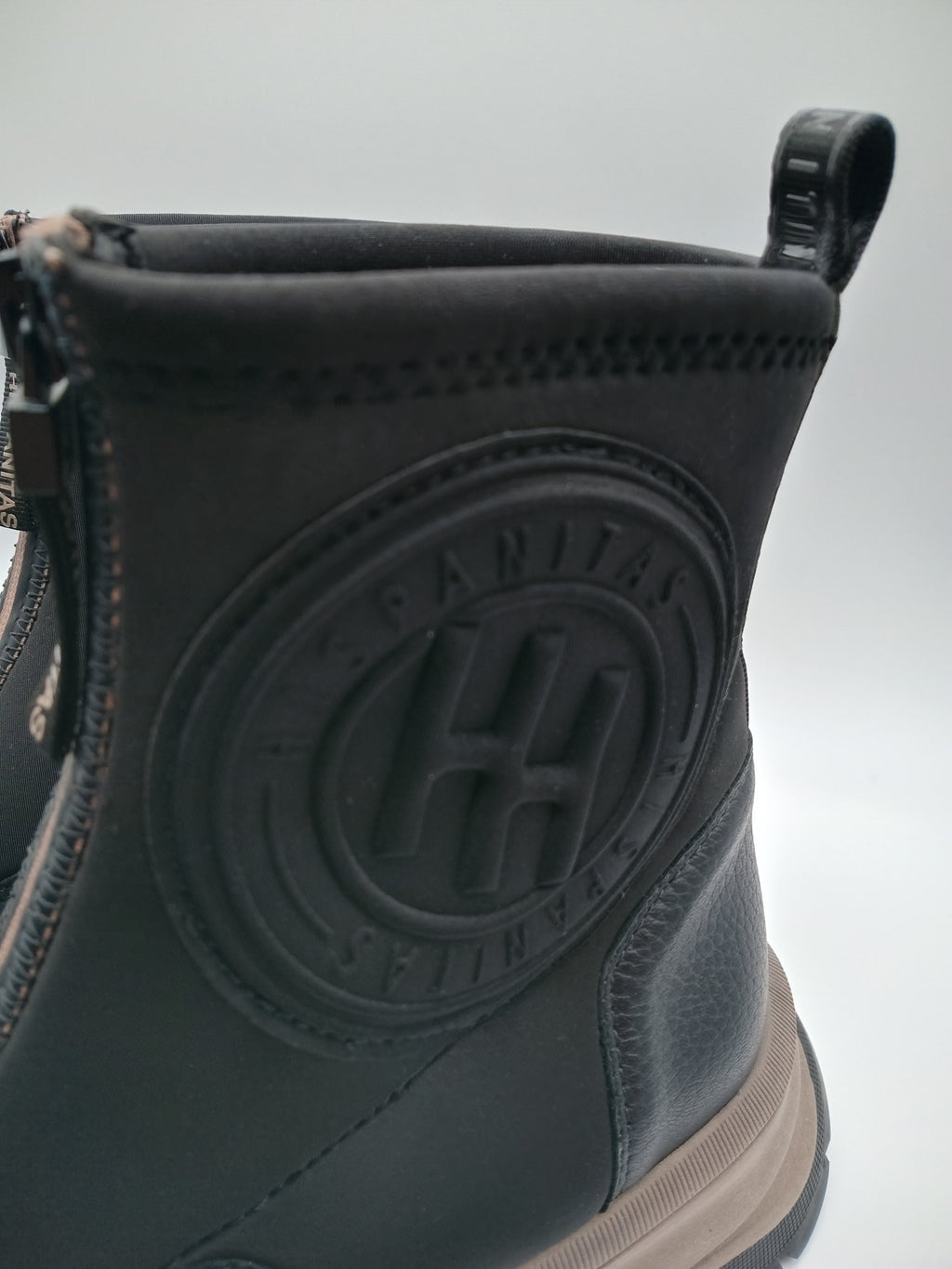 BOTA TÊNIS HISPANITAS PRETO ZIPER FRENTE LOGO ALTO RELEVO 3D