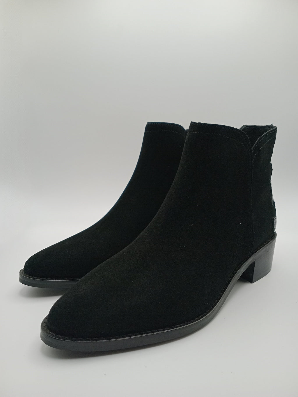BOTA TEXANA MACADI PRETO COURO BICUDO BORDADO BOTIM