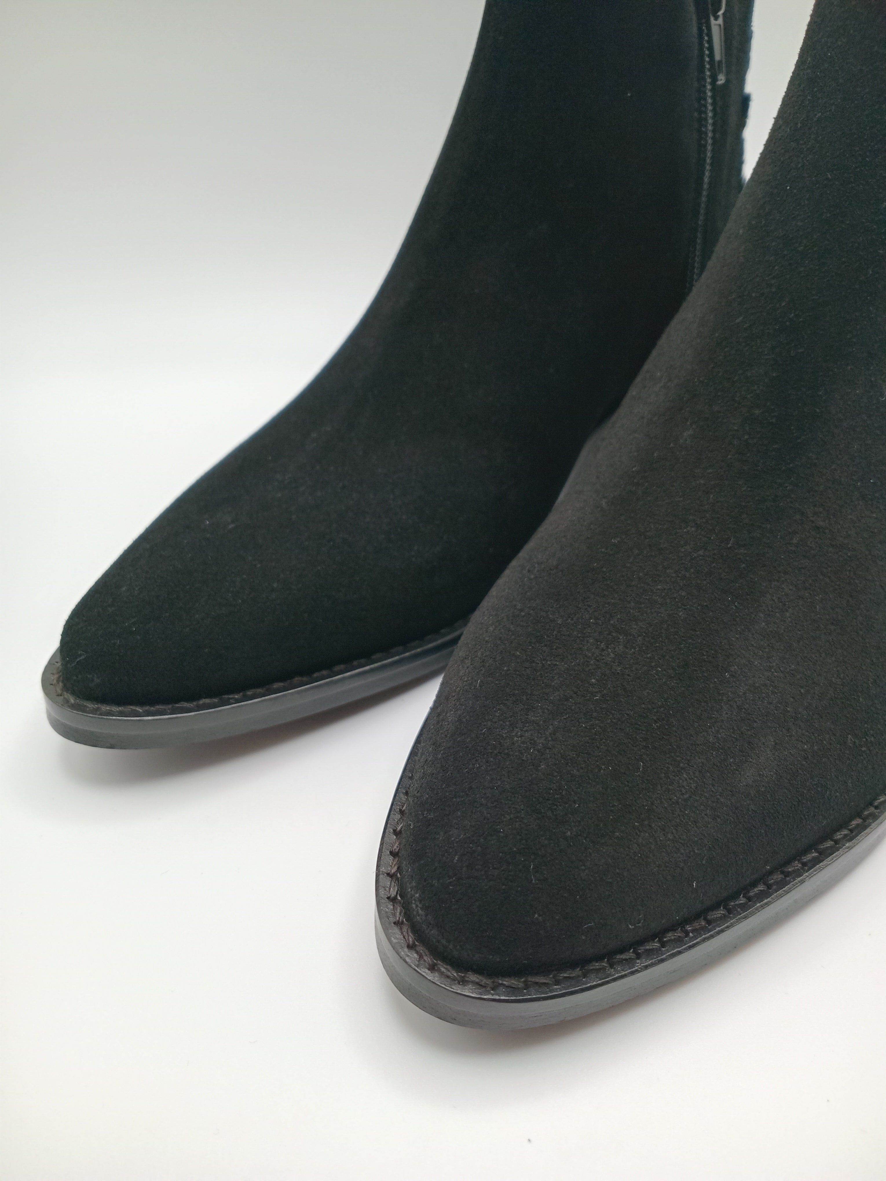 BOTA TEXANA MACADI PRETO COURO BICUDO BORDADO BOTIM