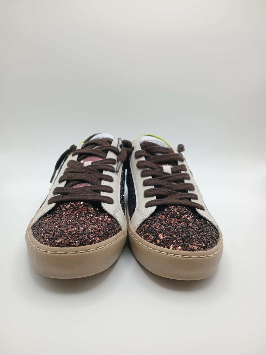 Sapatilhas Femininas Brilhantes com Glitter Castanho; Ténis Corina Casual de Moda com Detalhe de Raio Verde Neon e Sola Confortável; Calçado Estiloso para Senhora