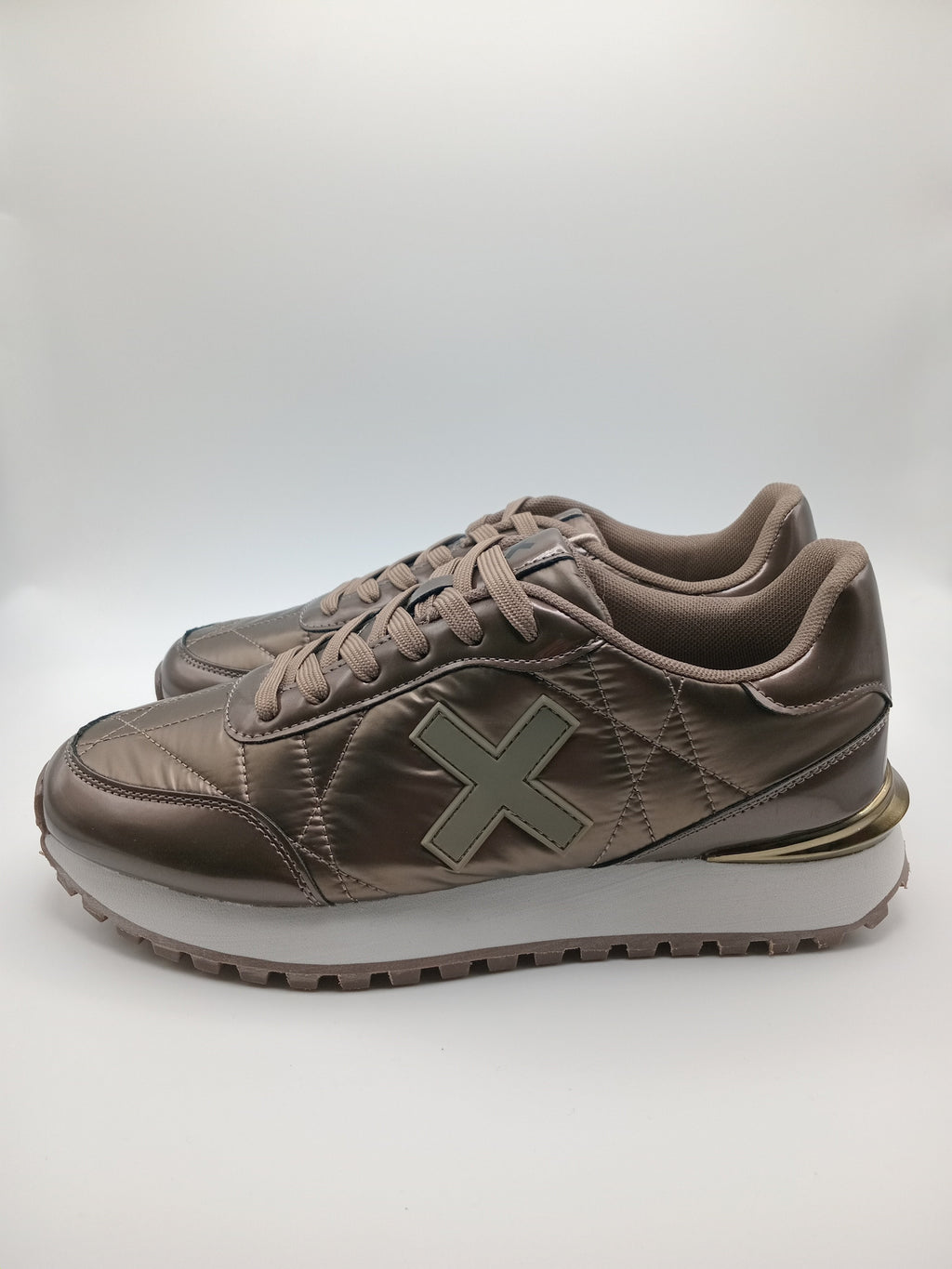 TÊNIS XTI BRONZE TRATORADO IMPERMEÁVEL LONA LOGO ALTO RELEVO 3D