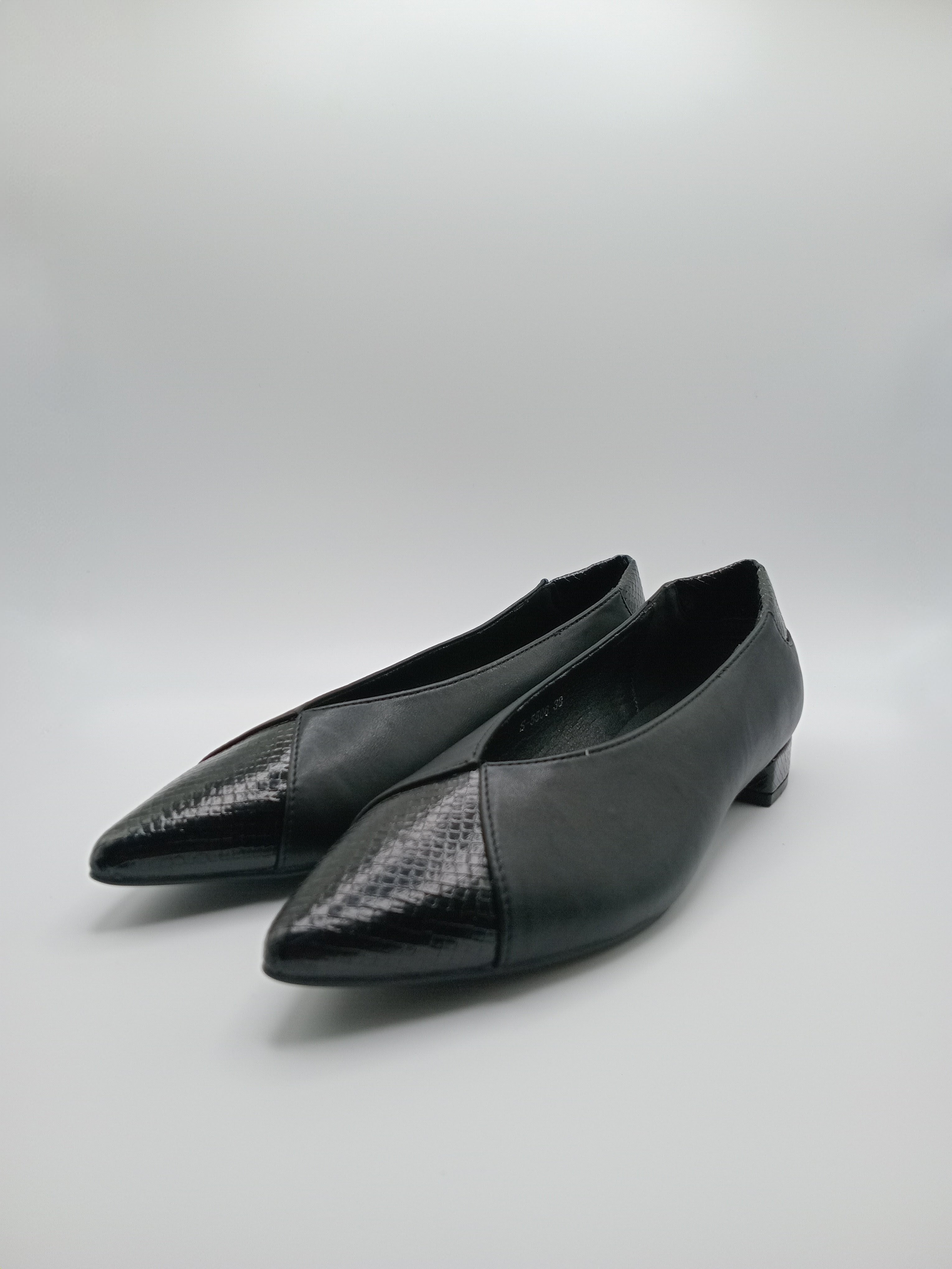 SABRINA BUONAROTTI PRETO ECO PELE PALMILHA ACOLCHOADA BICUDO COBRA