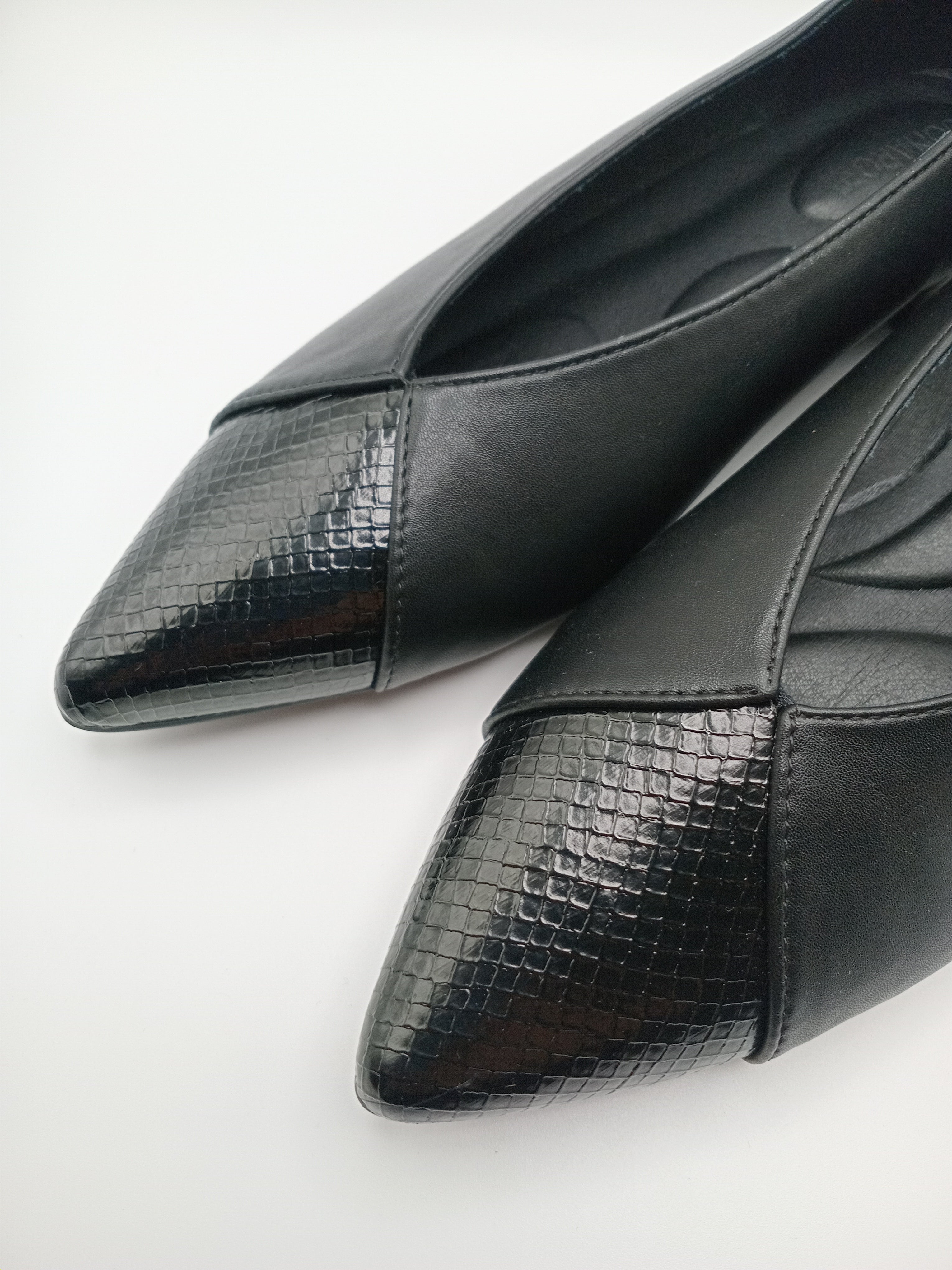 SABRINA BUONAROTTI PRETO ECO PELE PALMILHA ACOLCHOADA BICUDO COBRA