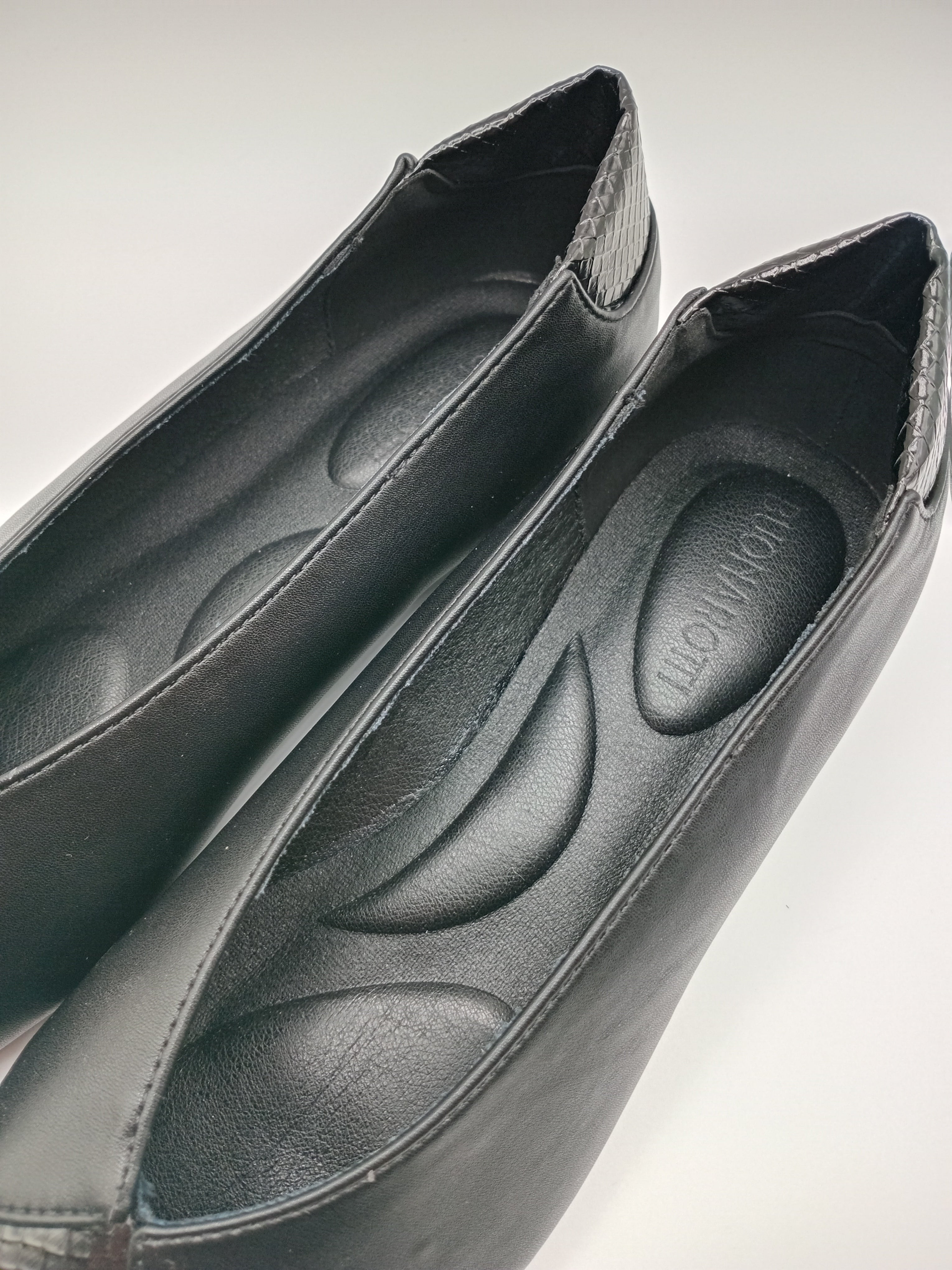 SABRINA BUONAROTTI PRETO ECO PELE PALMILHA ACOLCHOADA BICUDO COBRA