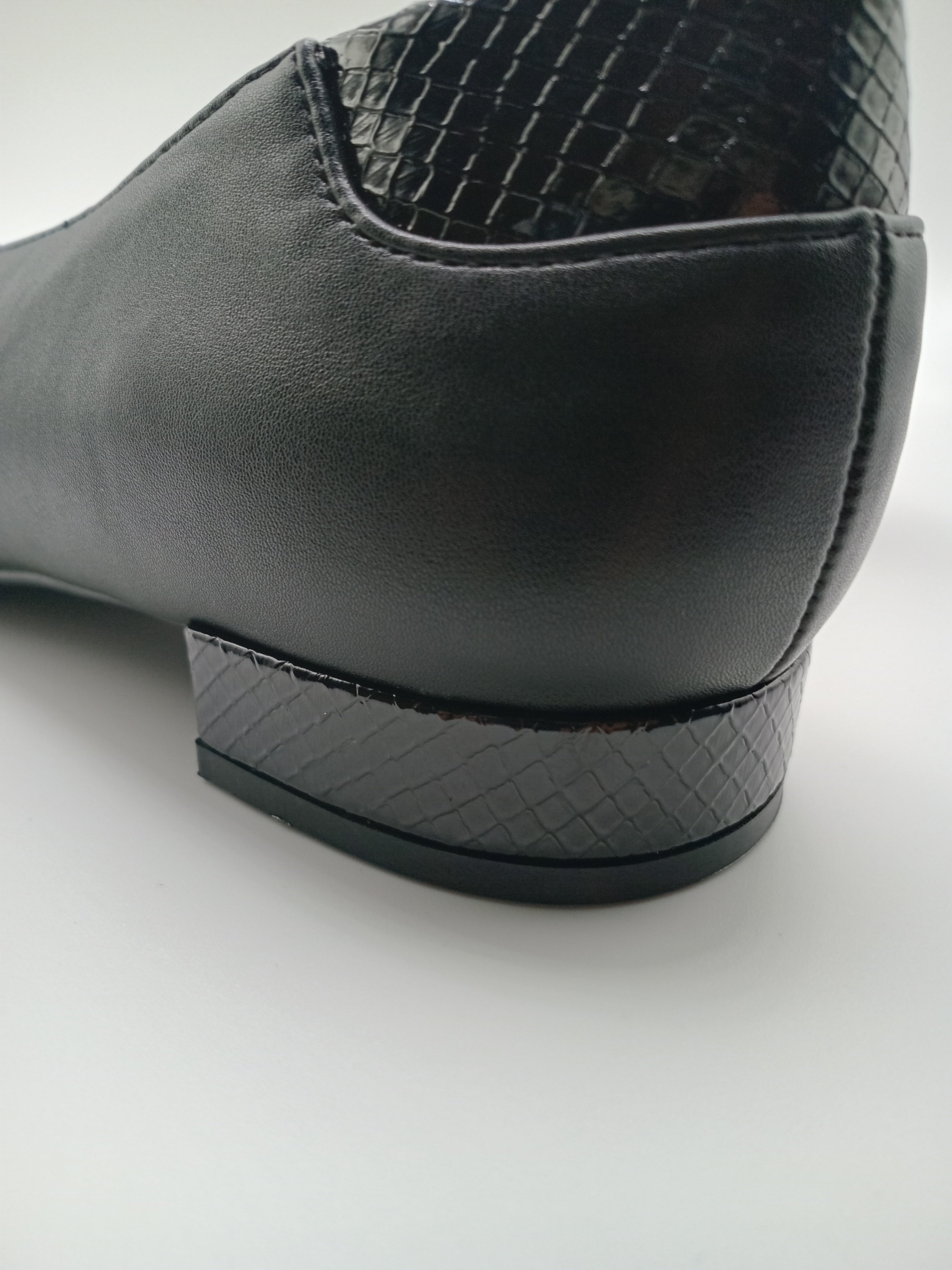 SABRINA BUONAROTTI PRETO ECO PELE PALMILHA ACOLCHOADA BICUDO COBRA