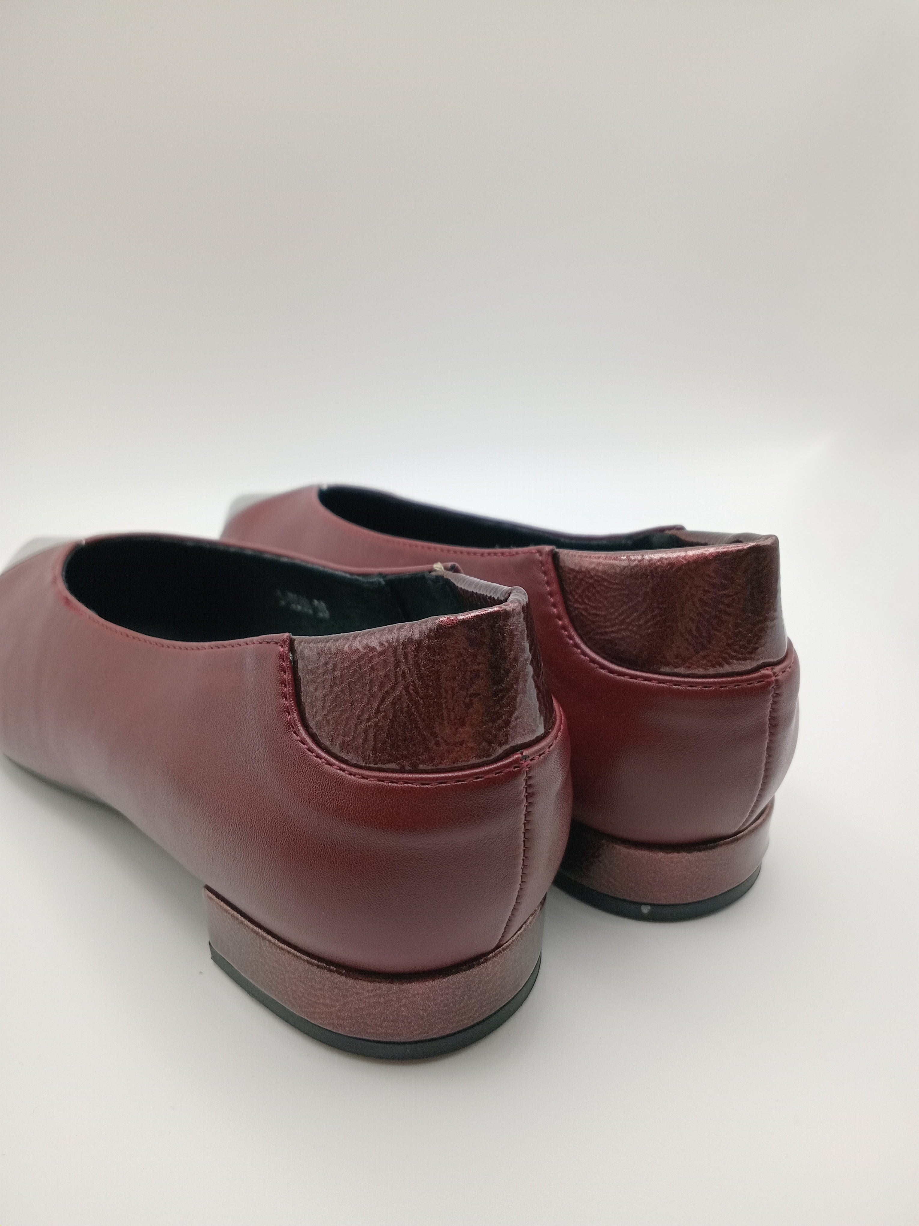 SABRINA BUONAROTTI VINHO ECO PELE PALMILHA ACOLCHOADA BICUDO TEXTURA