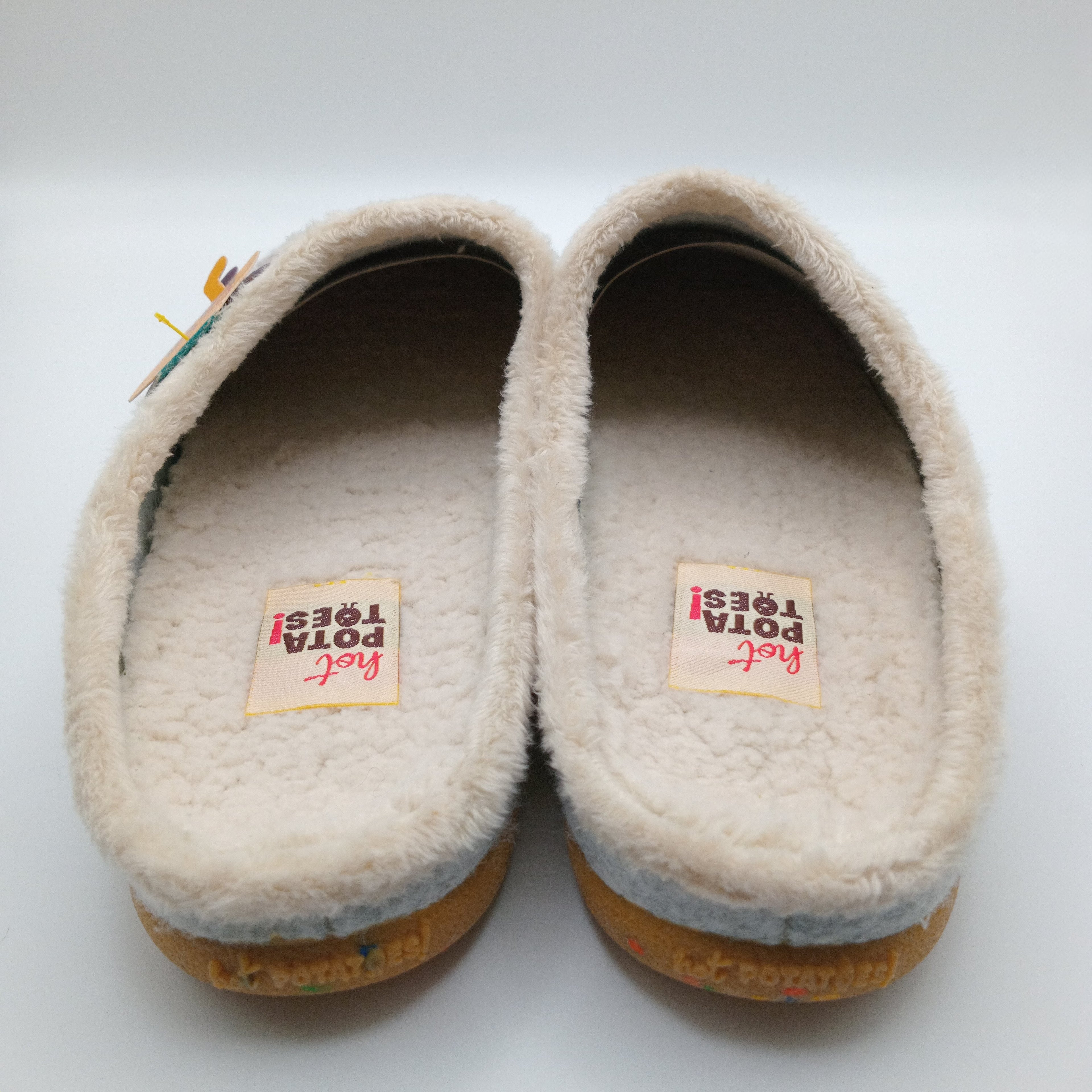 PANTUFAS HOT POTATOES CINZA SOLA GROSSA BORRACHA POLTRONA E BATATA CORRENDO PARA O ABRAÇO