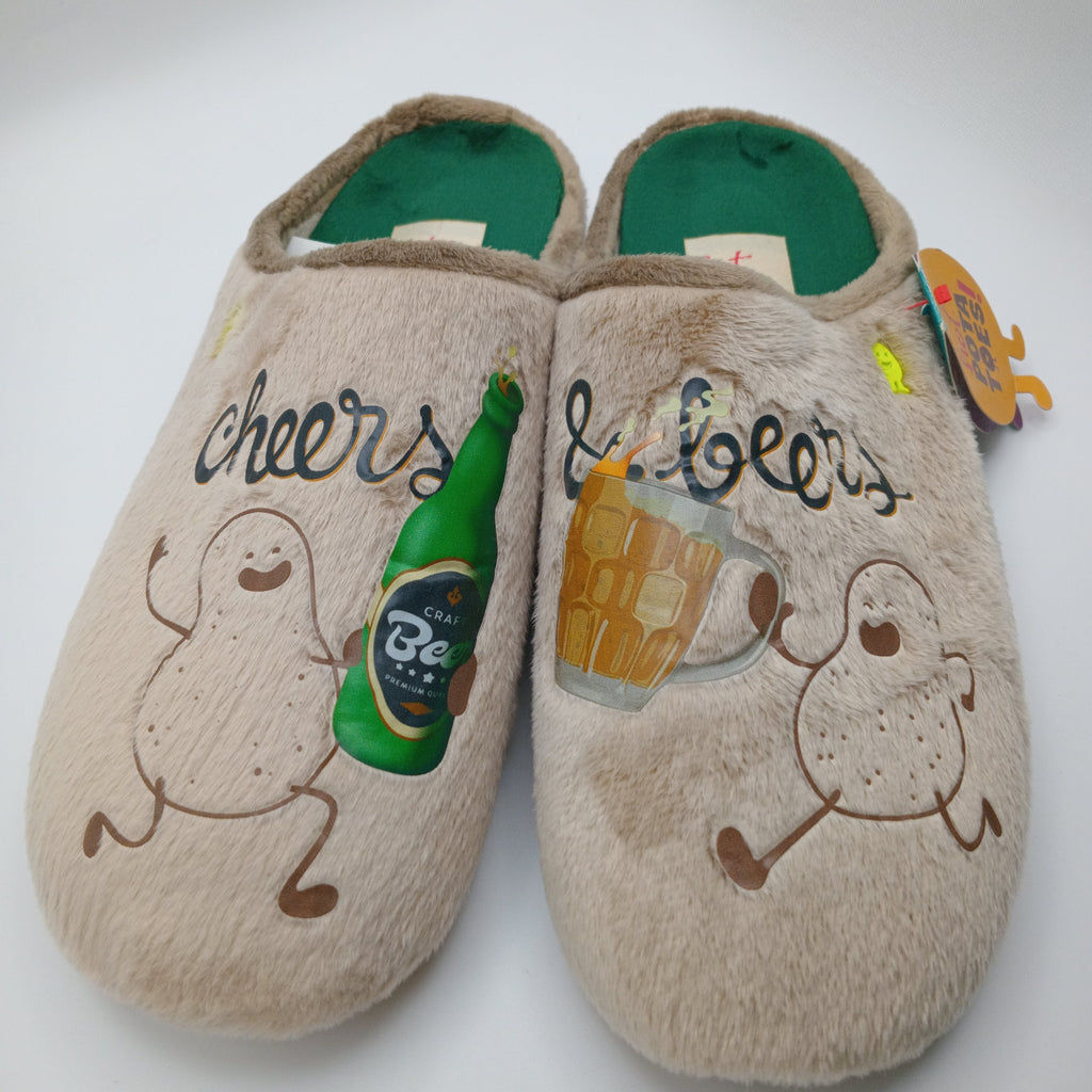 PANTUFAS HOT POTATOES BEGE SOLA GROSSA BORRACHA CHEERS & BEERS BATATA SEGURANDO CERVEJA VINHO BRINDE COM OUTRA BATATA