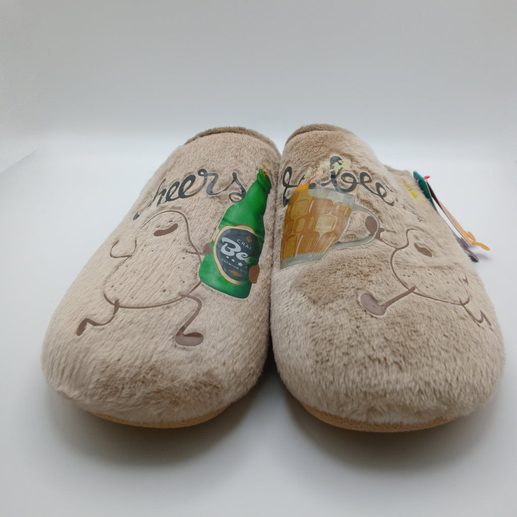 PANTUFAS HOT POTATOES BEGE SOLA GROSSA BORRACHA CHEERS & BEERS BATATA SEGURANDO CERVEJA VINHO BRINDE COM OUTRA BATATA