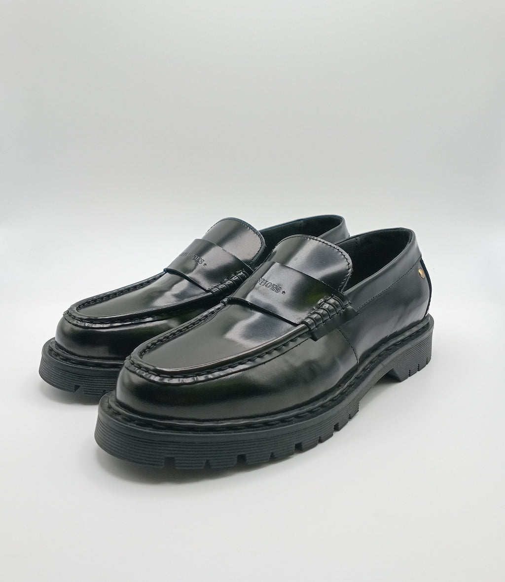 Sapato Mocassim Feminino Hupa Shoes em Pele Brilhante com Sola de Trator; Loafers Pretos Estilo Casual e Elegante de Luxo; Calçado Confortável Moda Feminina Portugal