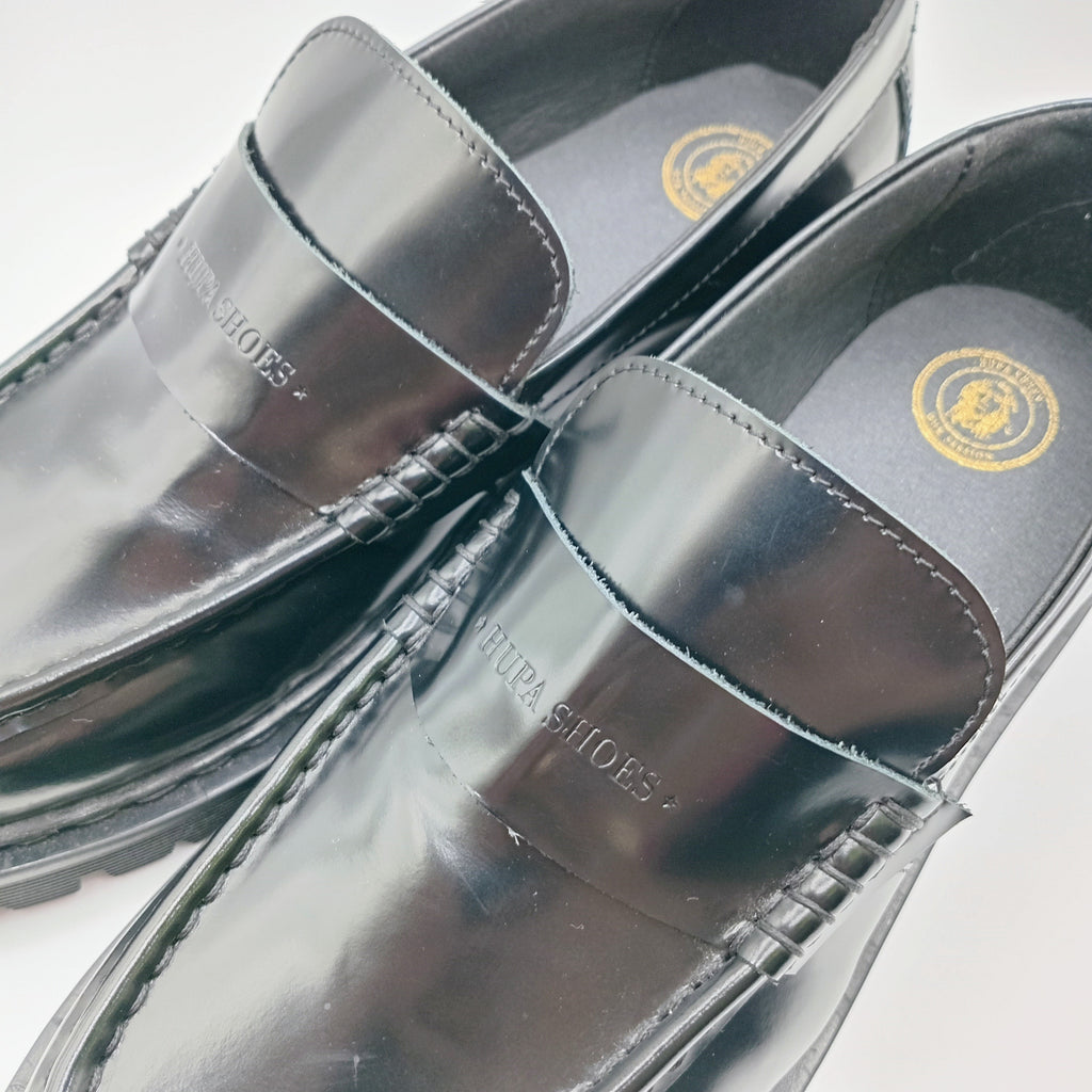 Sapato Mocassim Feminino Hupa Shoes em Pele Brilhante com Sola de Trator; Loafers Pretos Estilo Casual e Elegante de Luxo; Calçado Confortável Moda Feminina Portugal